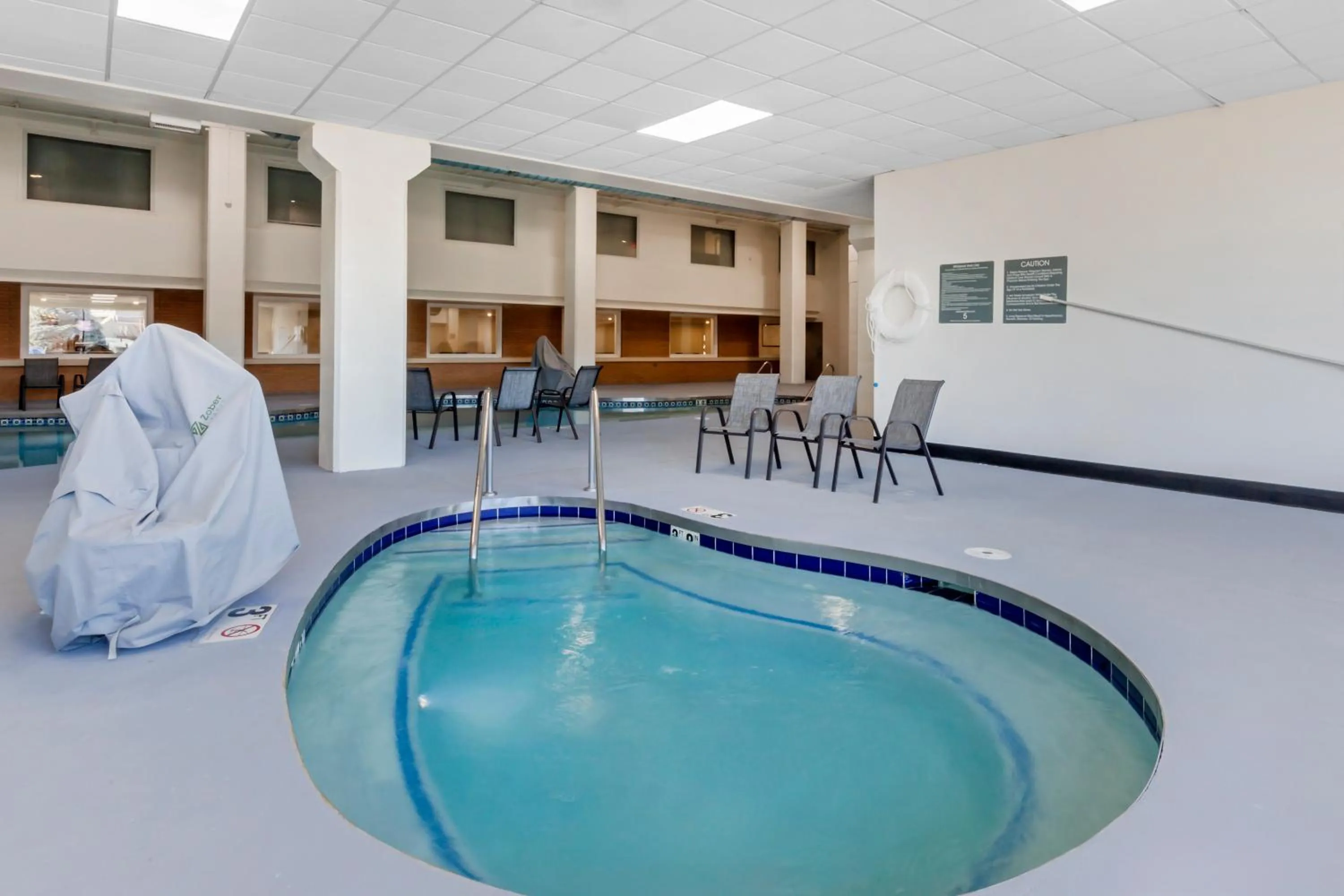 Hot Tub in Comfort Inn & Suites