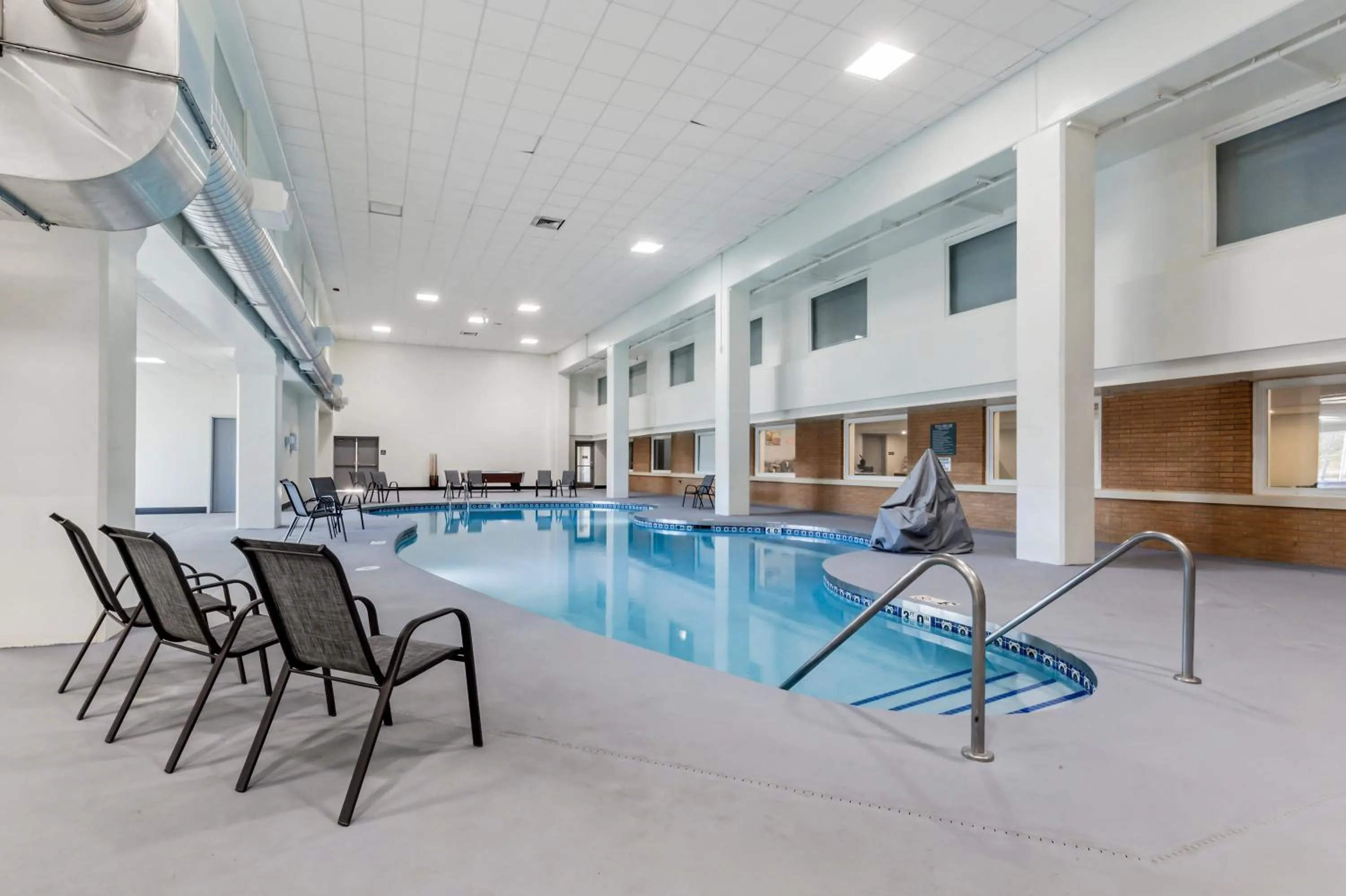 Swimming pool in Comfort Inn & Suites