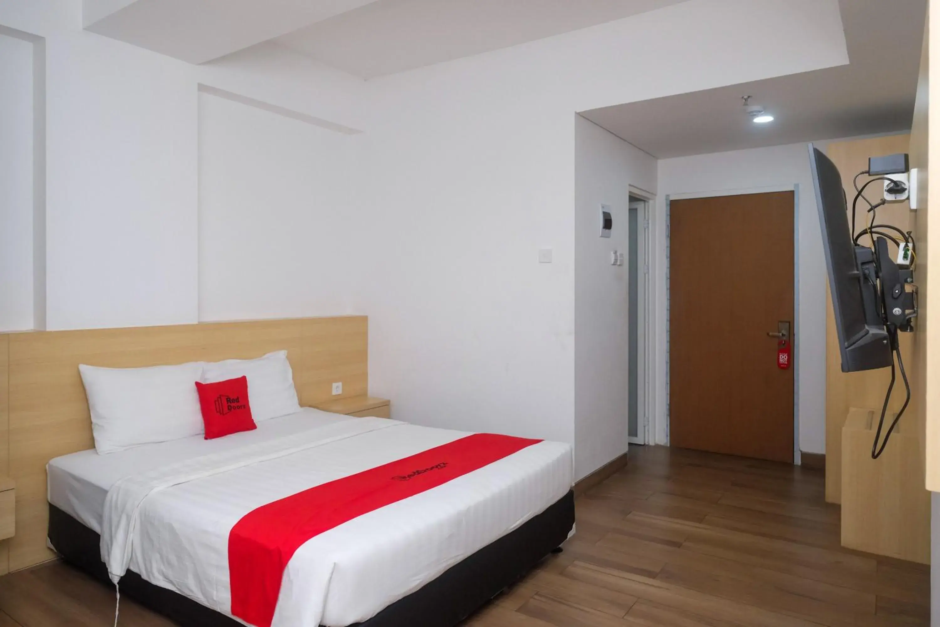 Bed in RedDoorz Apartment near Exit Toll Colomadu Bed in RedDoorz Apartment near Exit Toll Colomadu