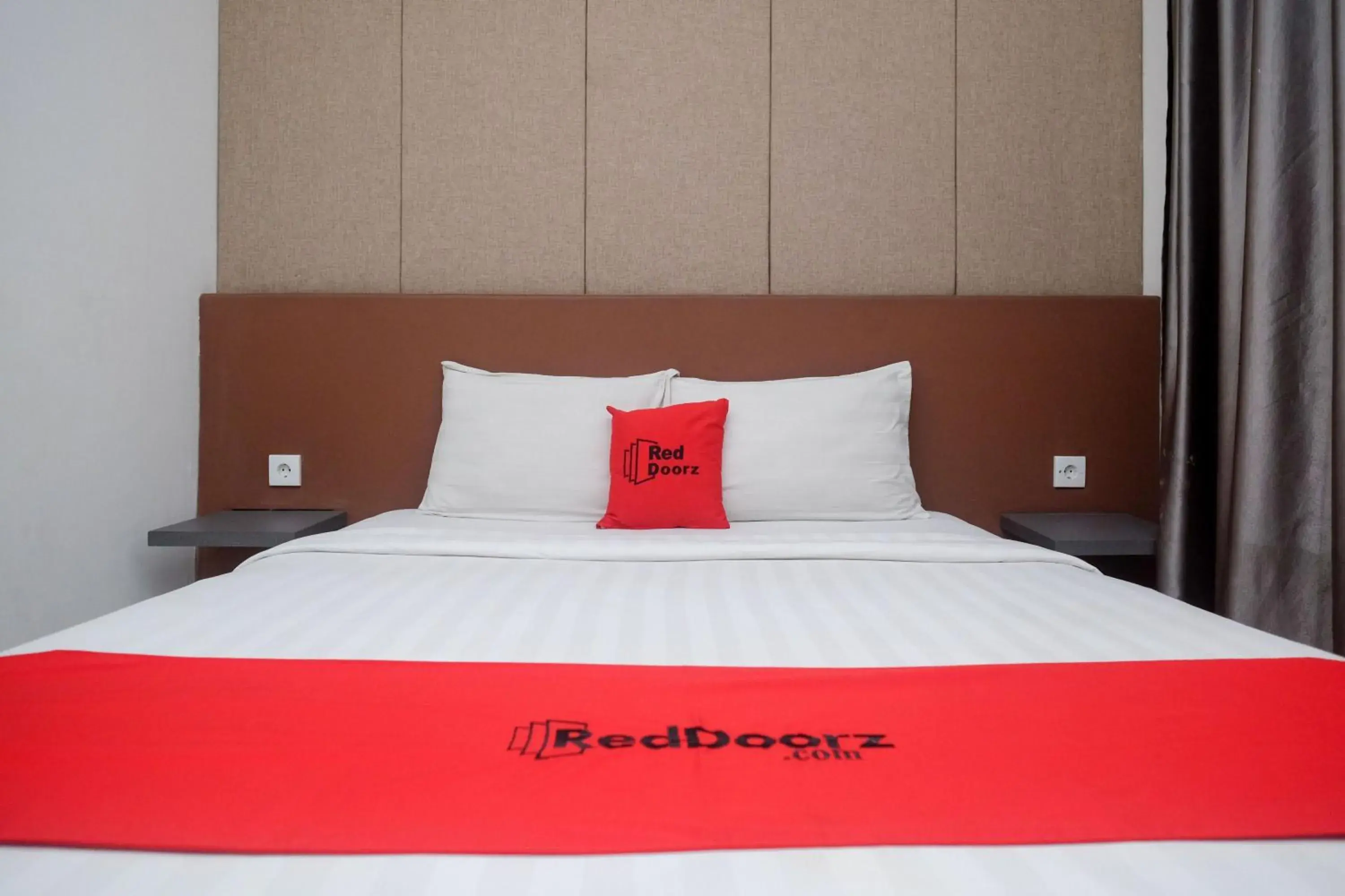 Bed in RedDoorz Apartment near Exit Toll Colomadu Bed in RedDoorz Apartment near Exit Toll Colomadu