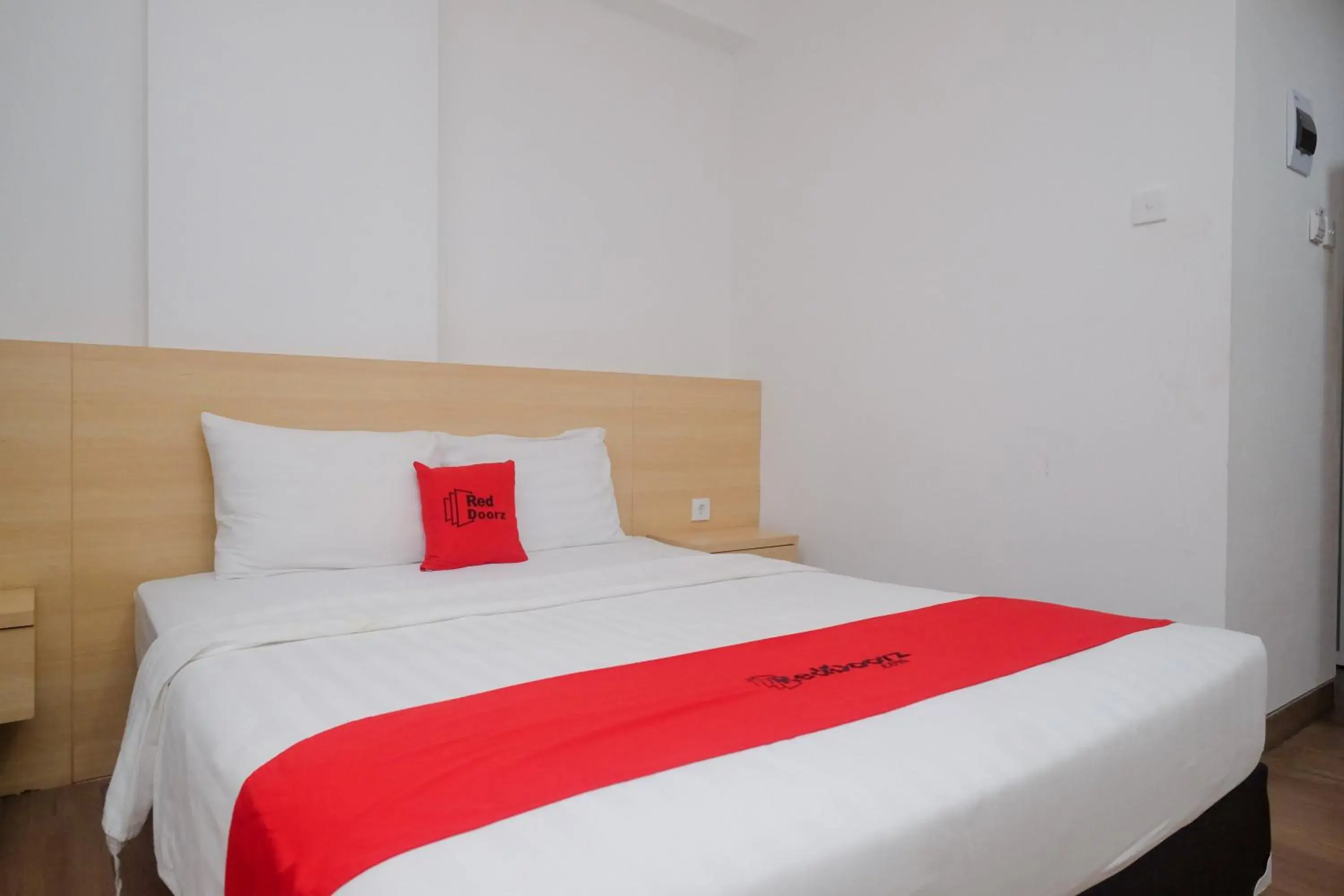 Bed in RedDoorz Apartment near Exit Toll Colomadu Bed in RedDoorz Apartment near Exit Toll Colomadu