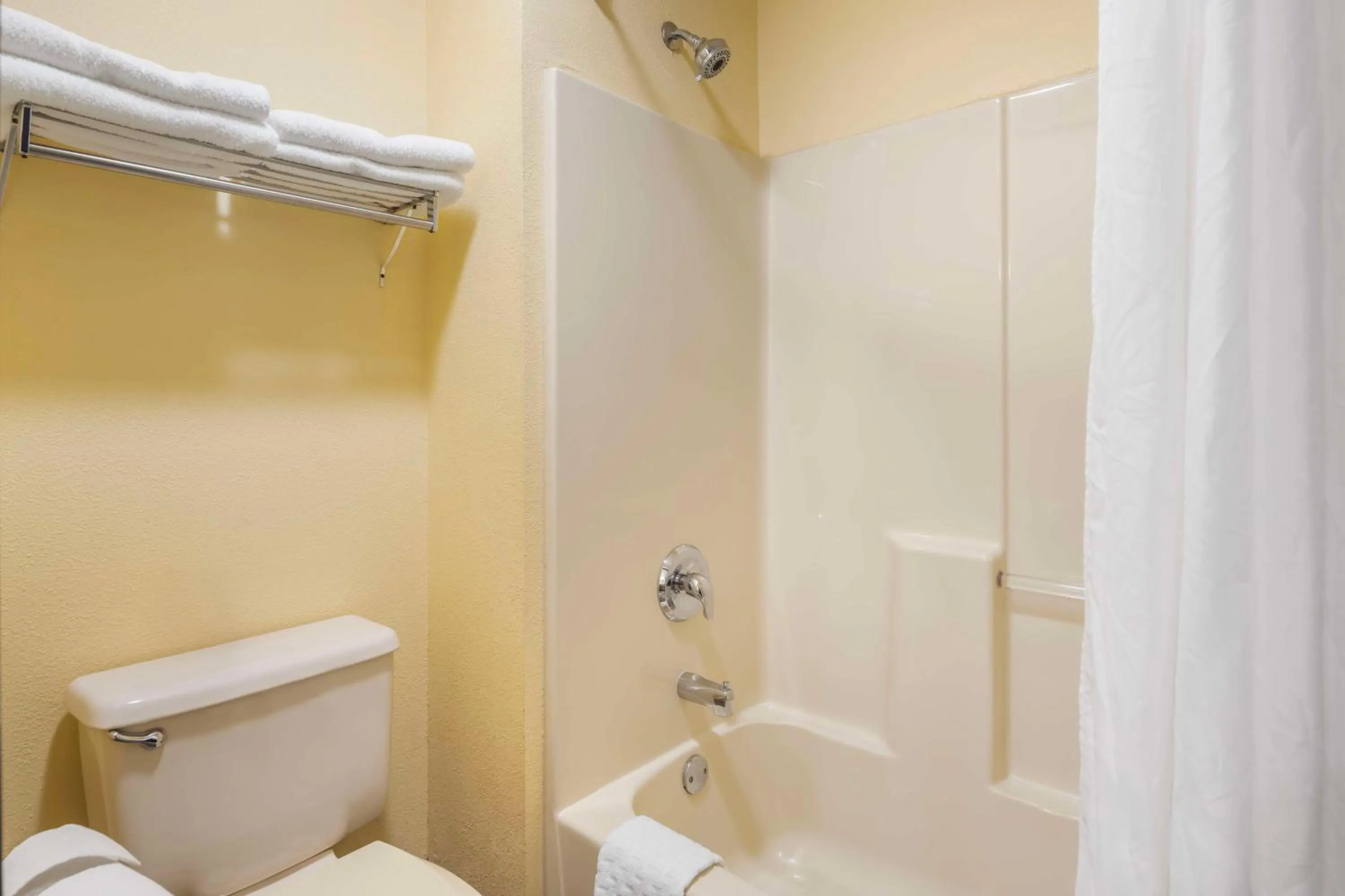 Bathroom in Best Western Mason Inn