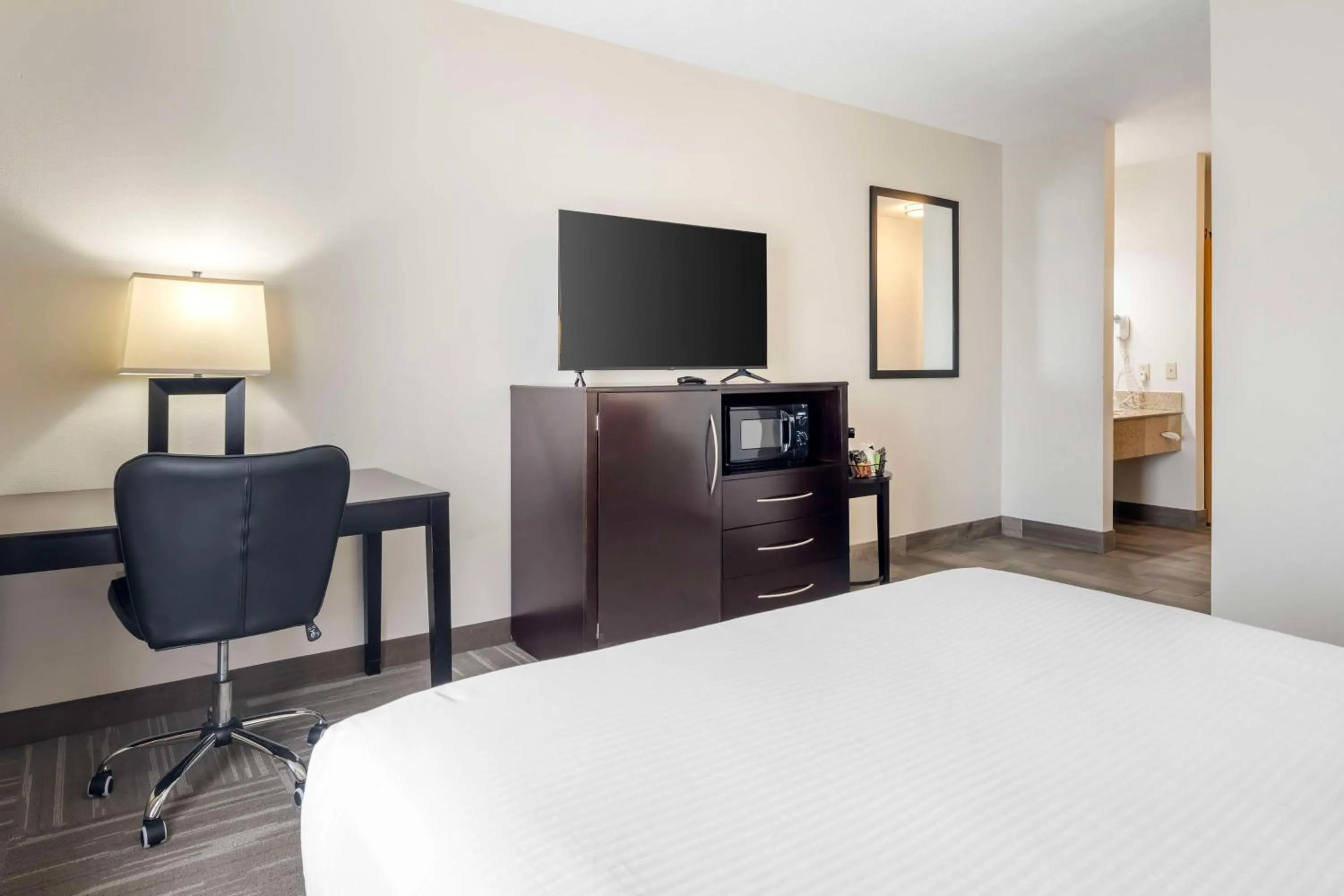 Bedroom, Bed in Best Western Mason Inn