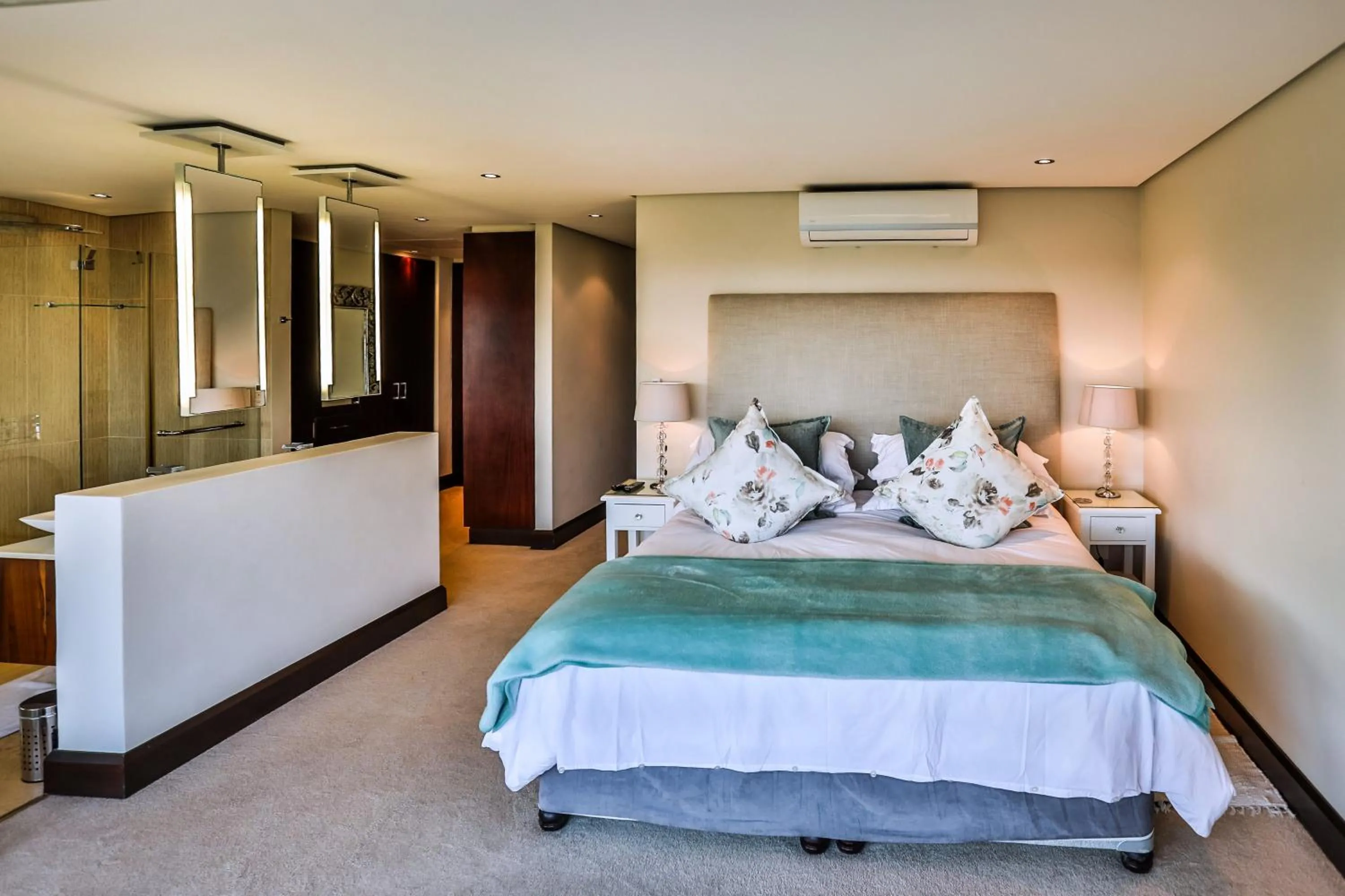 Bed in Zimbali 4 Bedroom with pool ZHB1