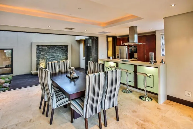 Dining area in Zimbali 4 Bedroom with pool ZHB1