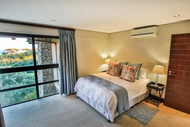 Bed in Zimbali 4 Bedroom with pool ZHB1