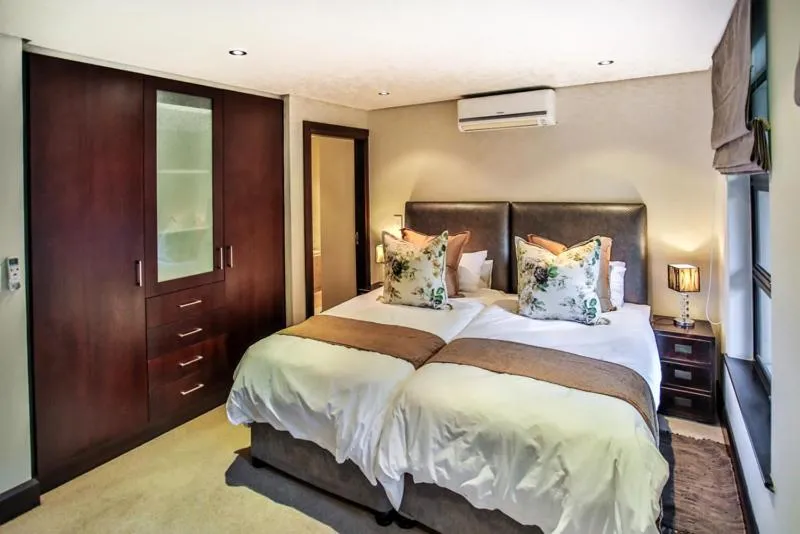 Bedroom, Bed in Zimbali 4 Bedroom with pool ZHB1