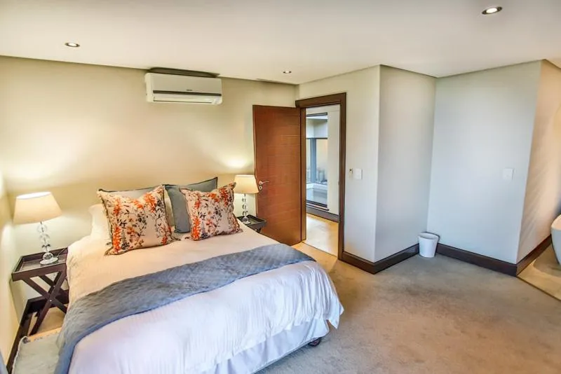 Bedroom, Bed in Zimbali 4 Bedroom with pool ZHB1