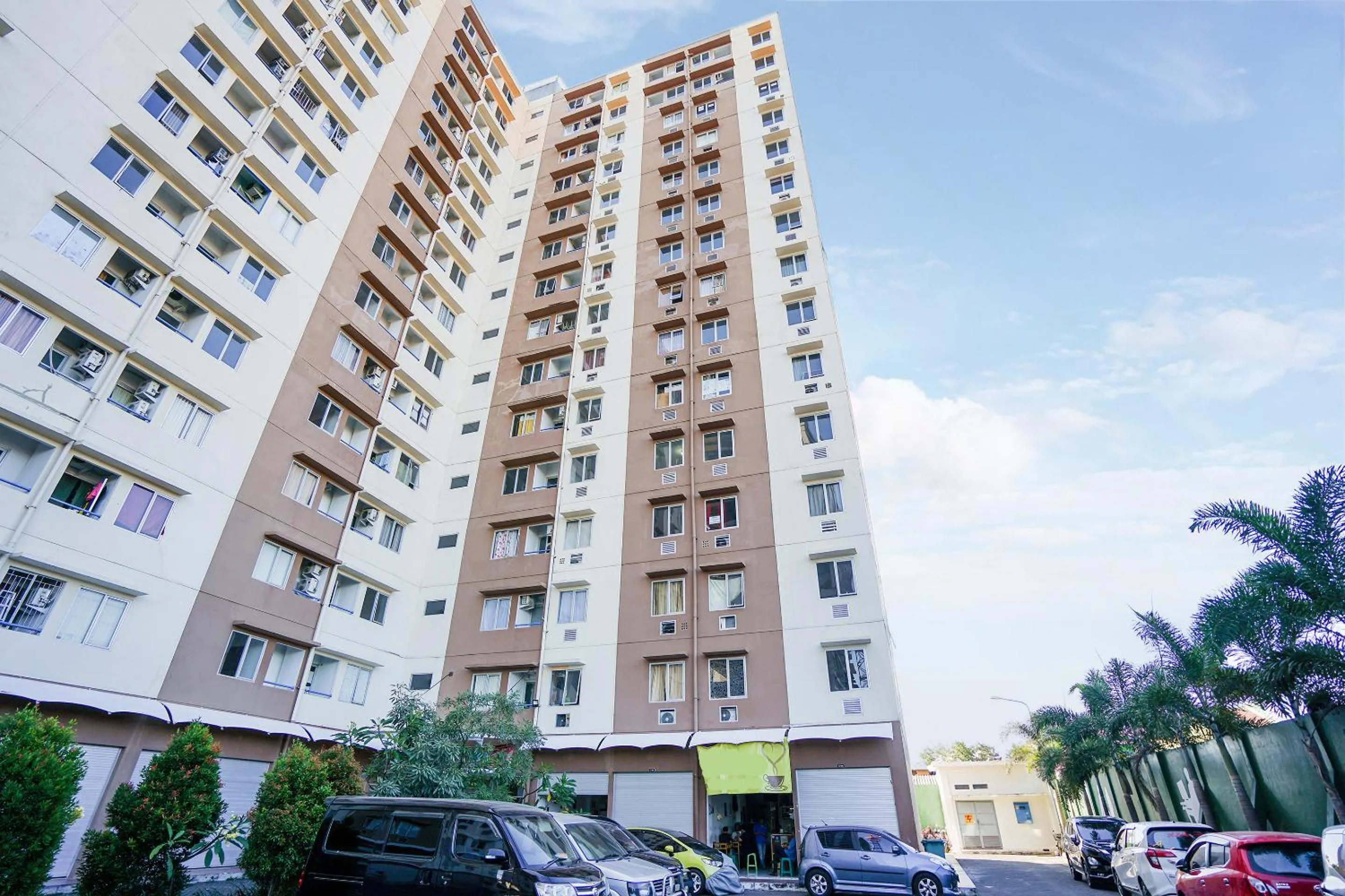 Property building in OYO 91964 Menara Rungkut Surabaya