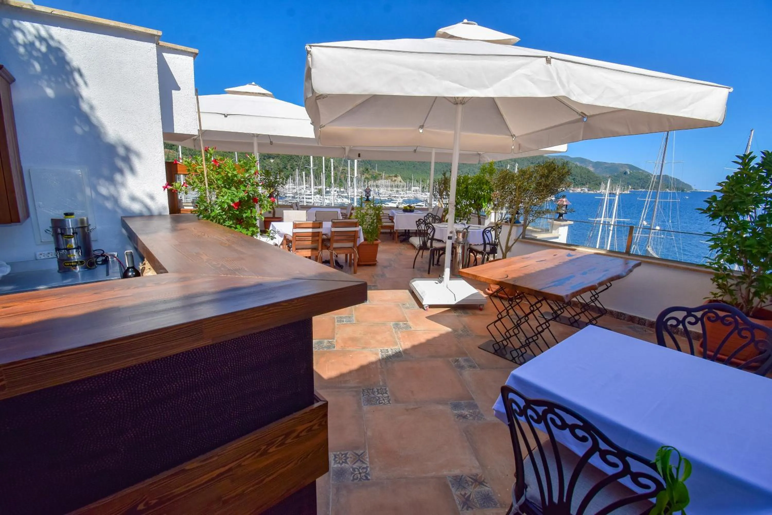 Restaurant/places to eat in Mets Boutique Hotel