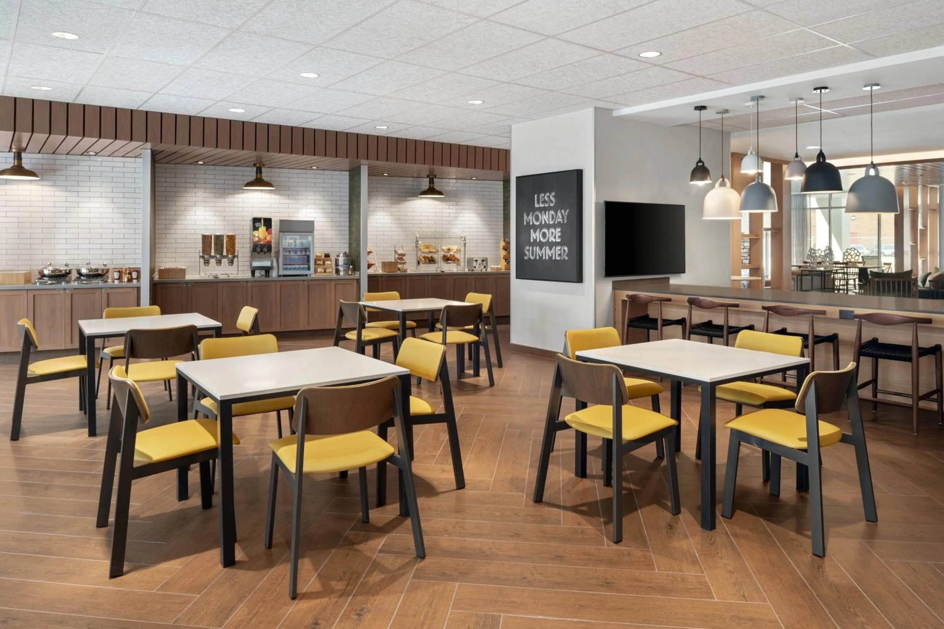 Restaurant/places to eat in Fairfield Inn & Suites by Marriott Milwaukee West