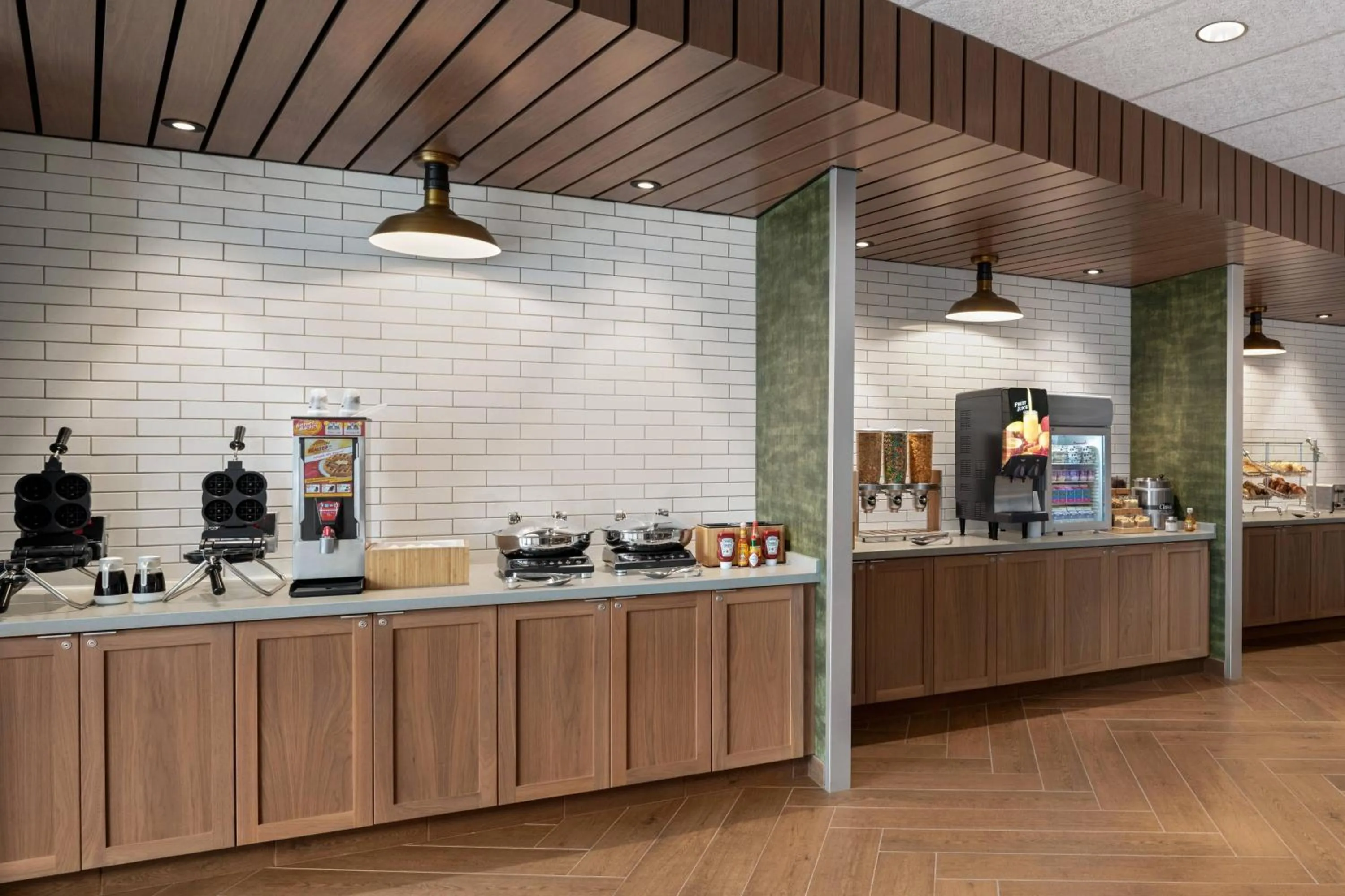 Food and drinks in Fairfield Inn & Suites by Marriott Milwaukee West