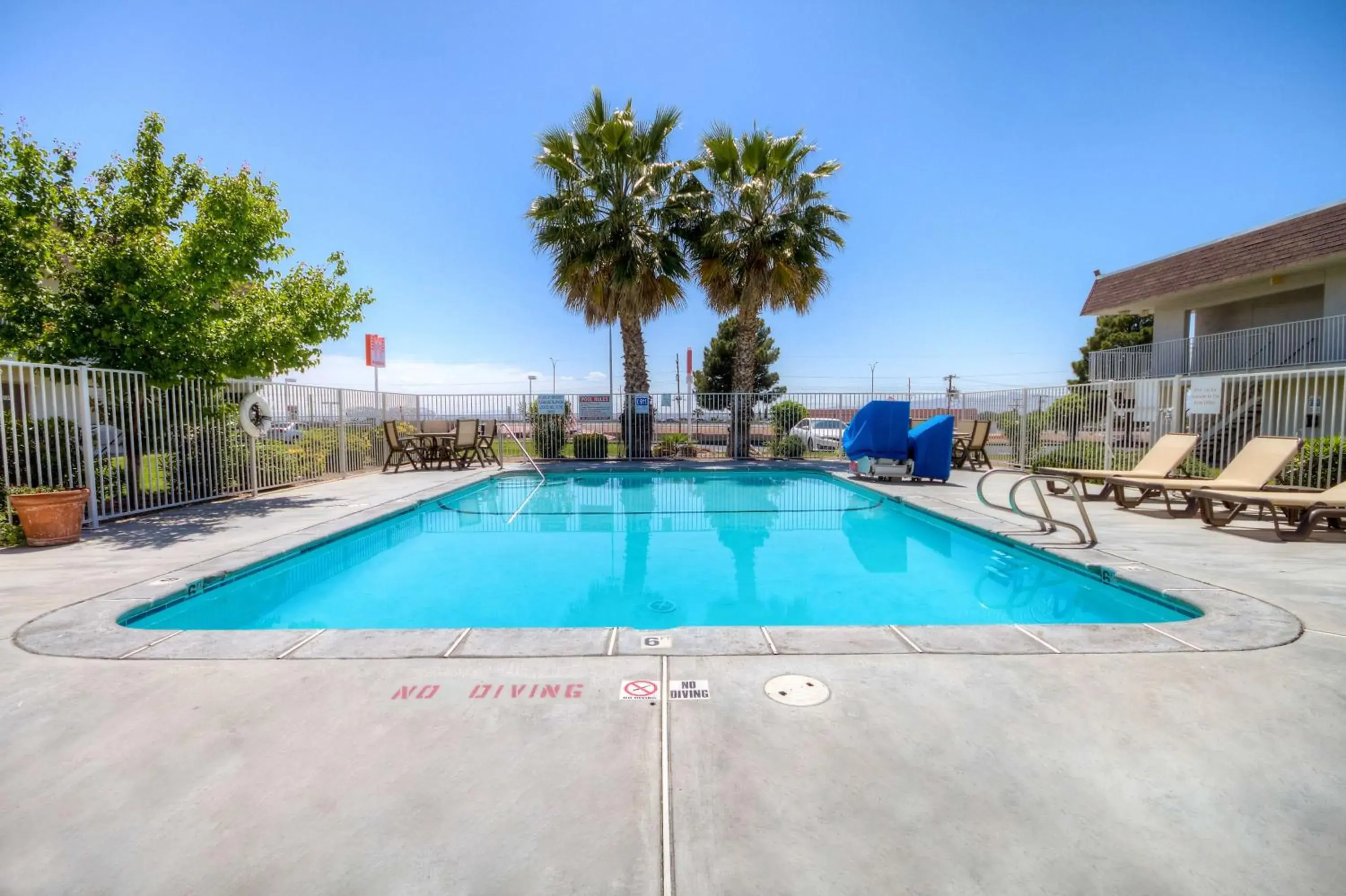 On site in Studio 6-El Paso, TX - East On site in Studio 6-El Paso, TX - East