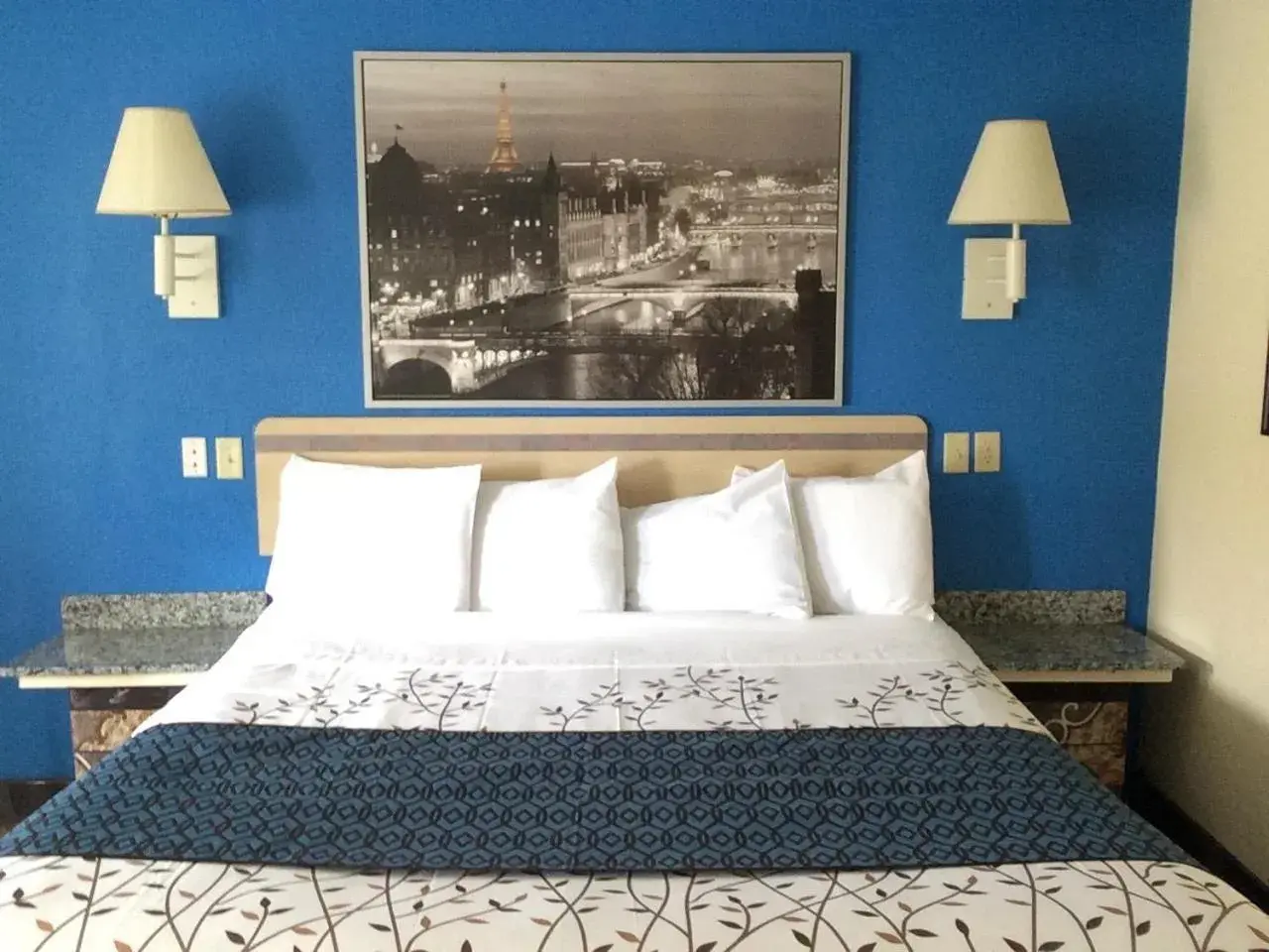 Bed in Americas Best Value Inn Beaumont Bed in Americas Best Value Inn Beaumont