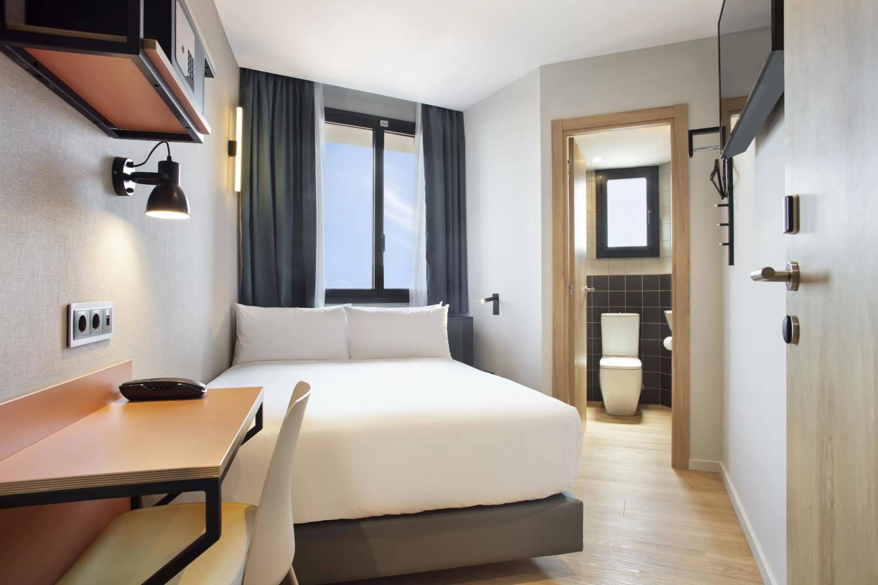 Photo of the whole room, Bed in Hotel Brick Barcelona