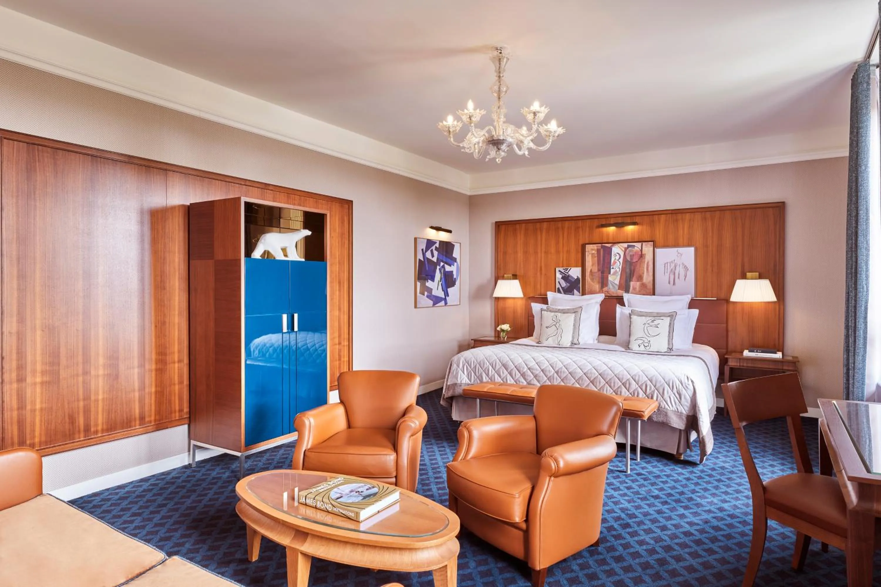 Bed in Hôtel Barrière Le Westminster