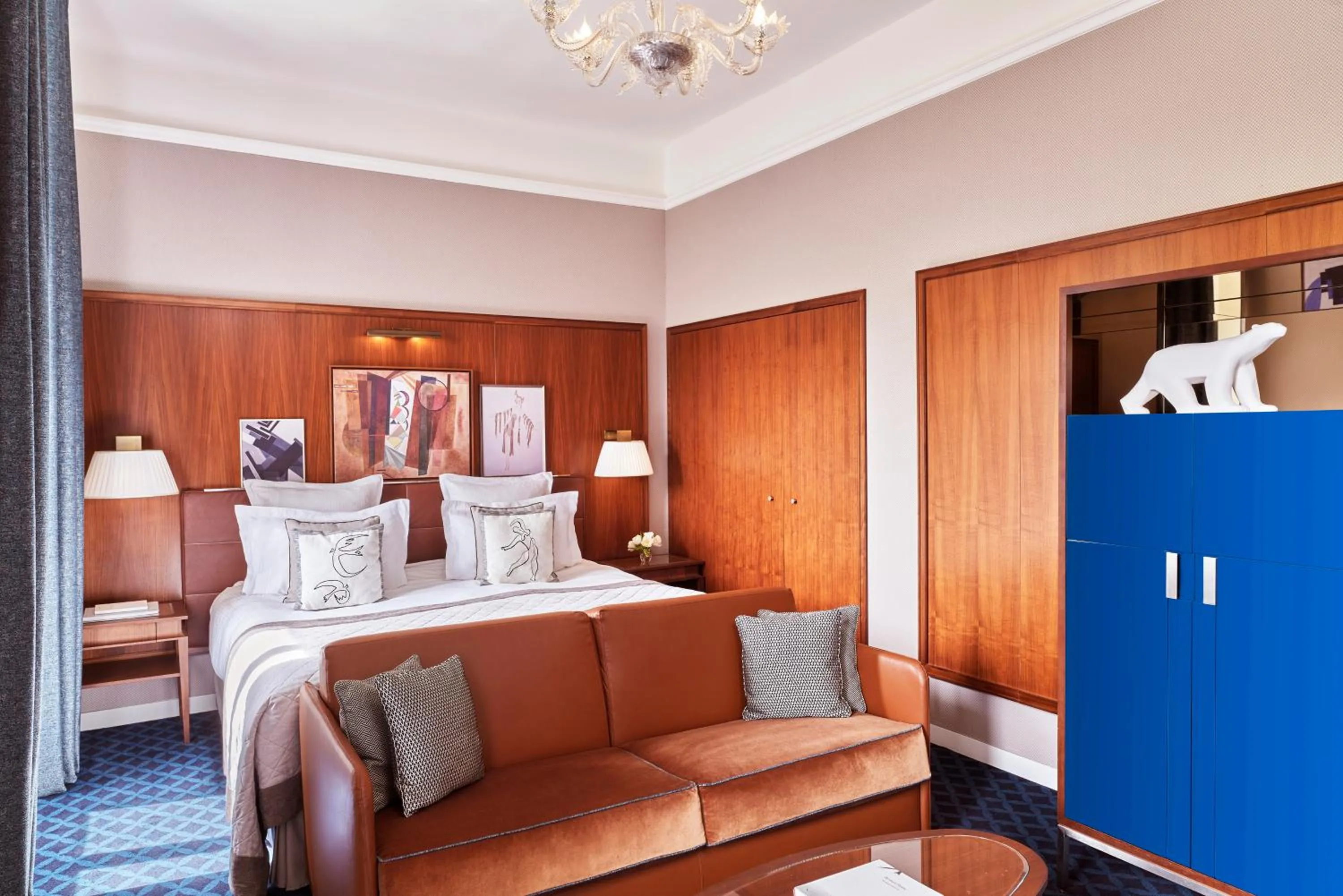 Bed in Hôtel Barrière Le Westminster