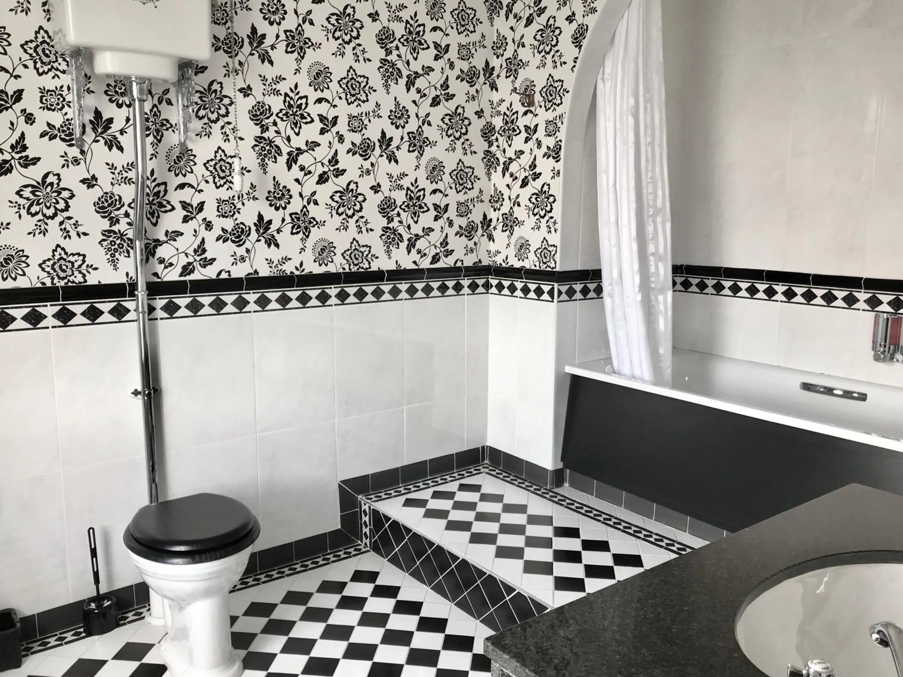 Bathroom in Loftsome Bridge Hotel