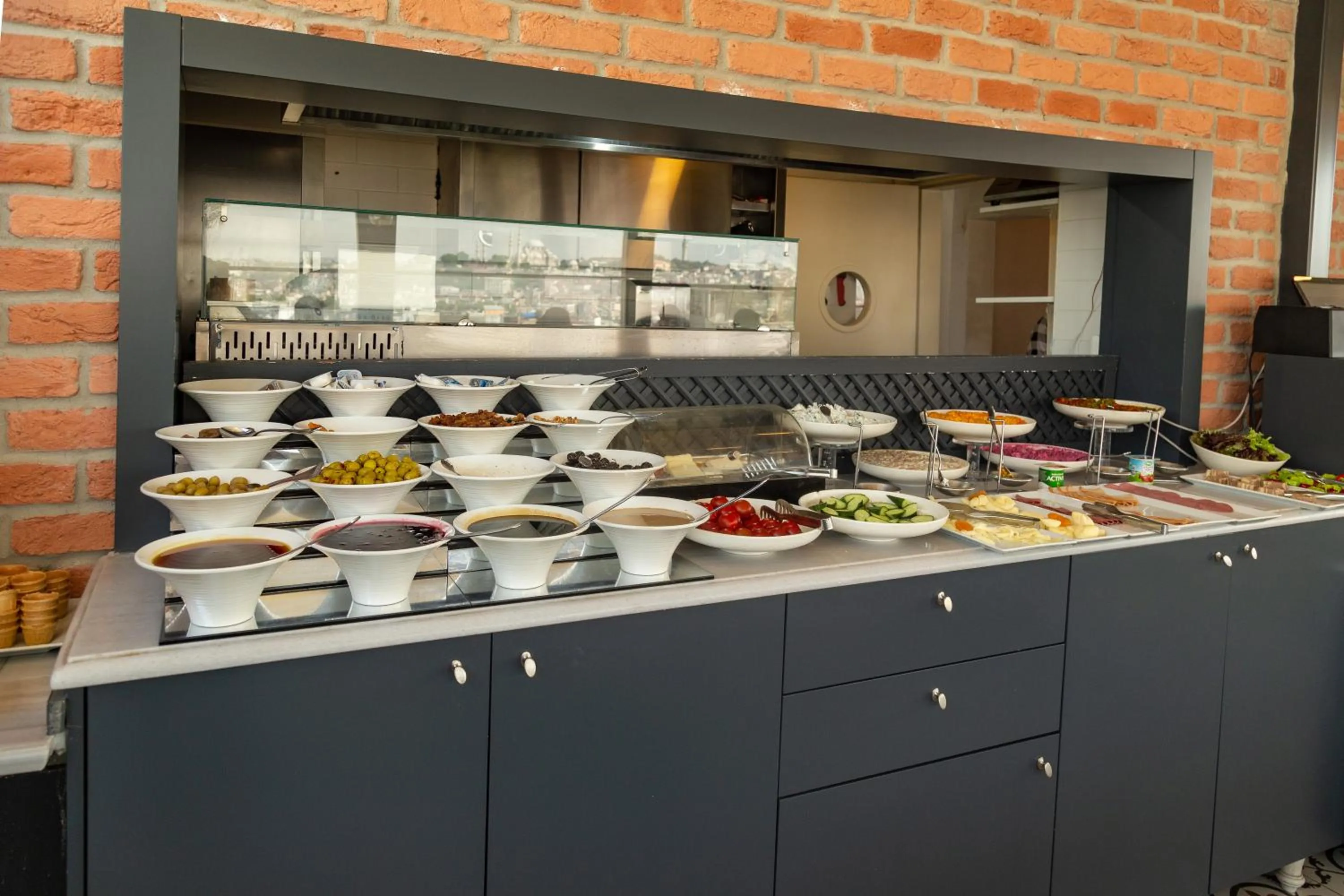 Buffet breakfast in Meroddi La Porta