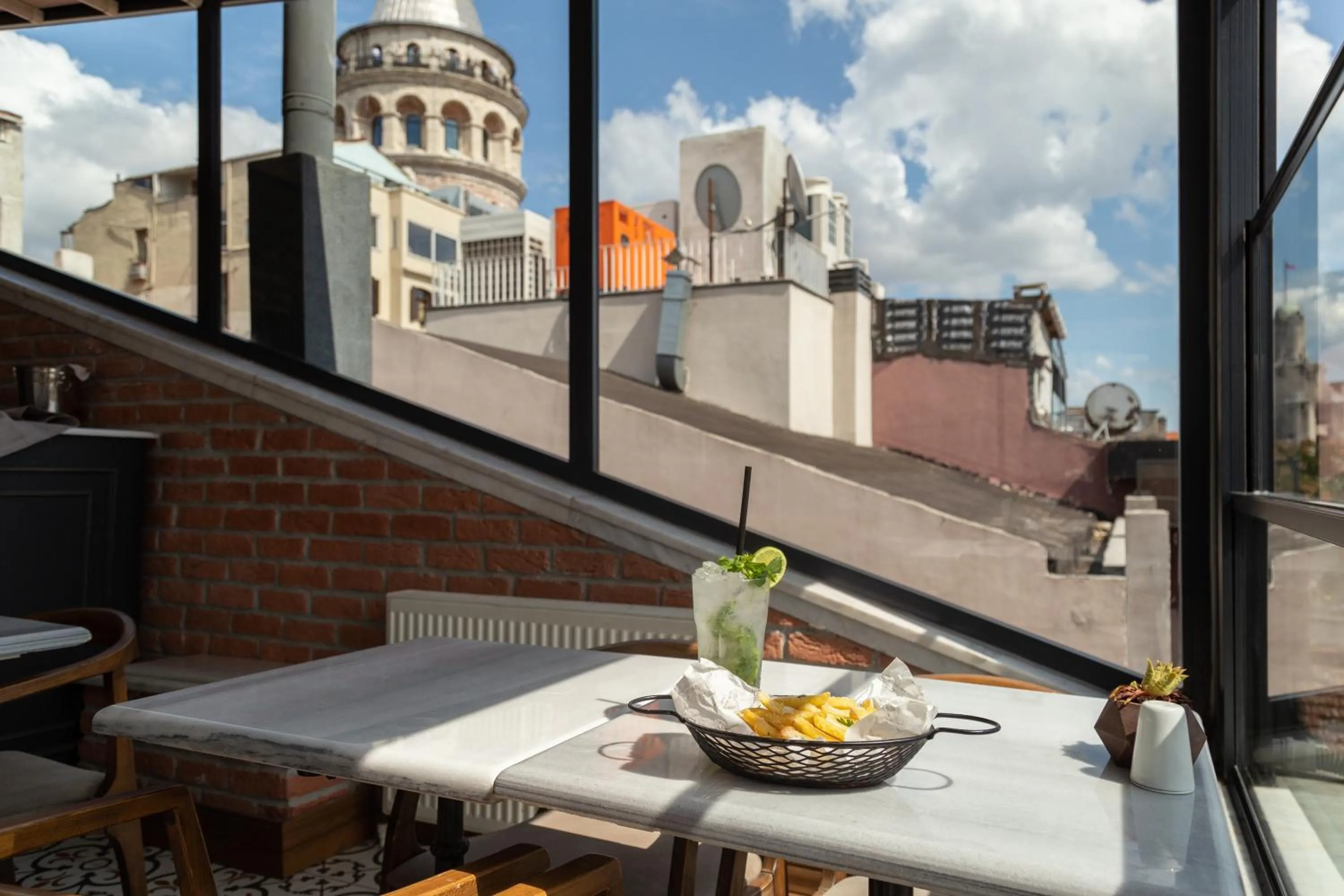 Property building in Meroddi La Porta