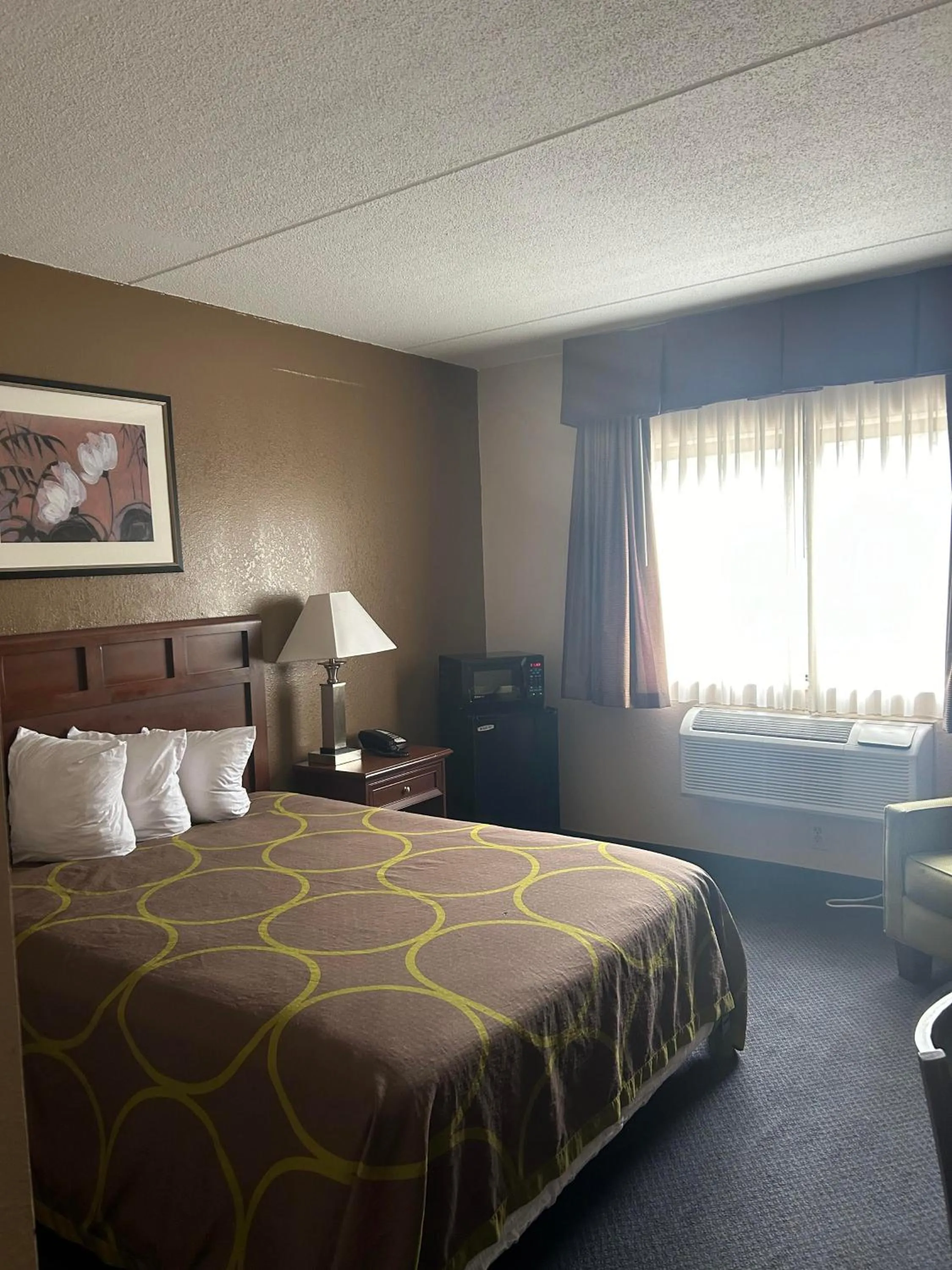 Bed in Super 8 by Wyndham Manchester Airport