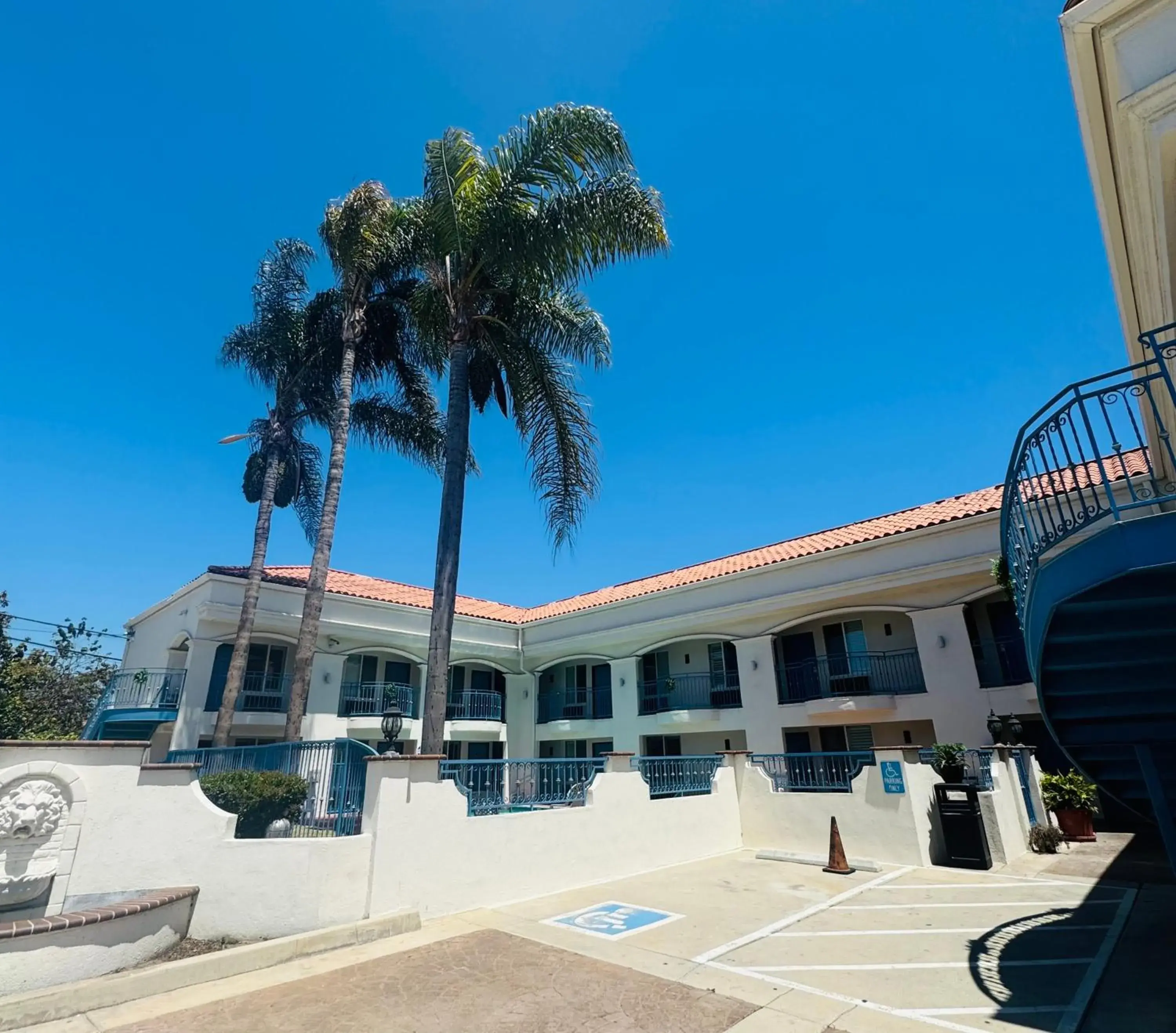 Property building in LYFE INN & SUITES by AGA - LAX Airport Property building in LYFE INN & SUITES by AGA - LAX Airport