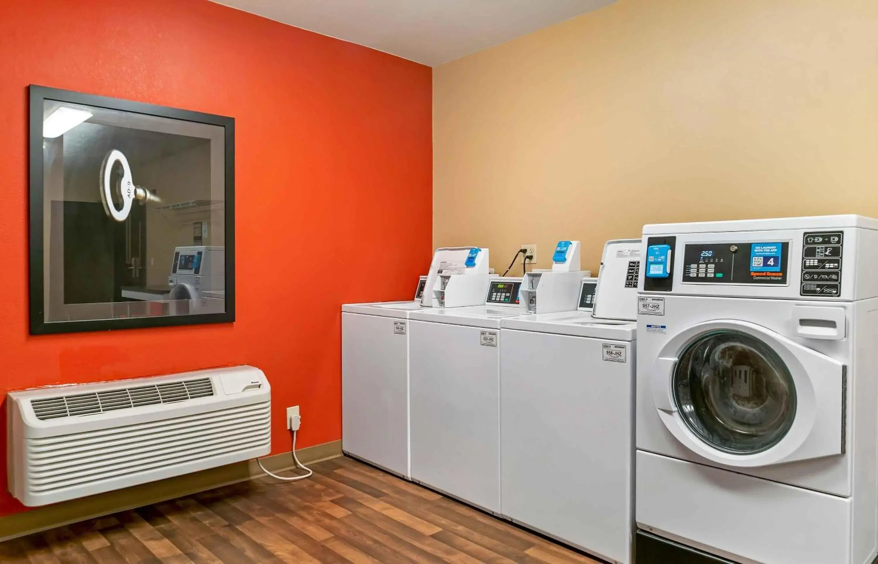 Property building in Extended Stay America Suites - Detroit - Dearborn Property building in Extended Stay America Suites - Detroit - Dearborn