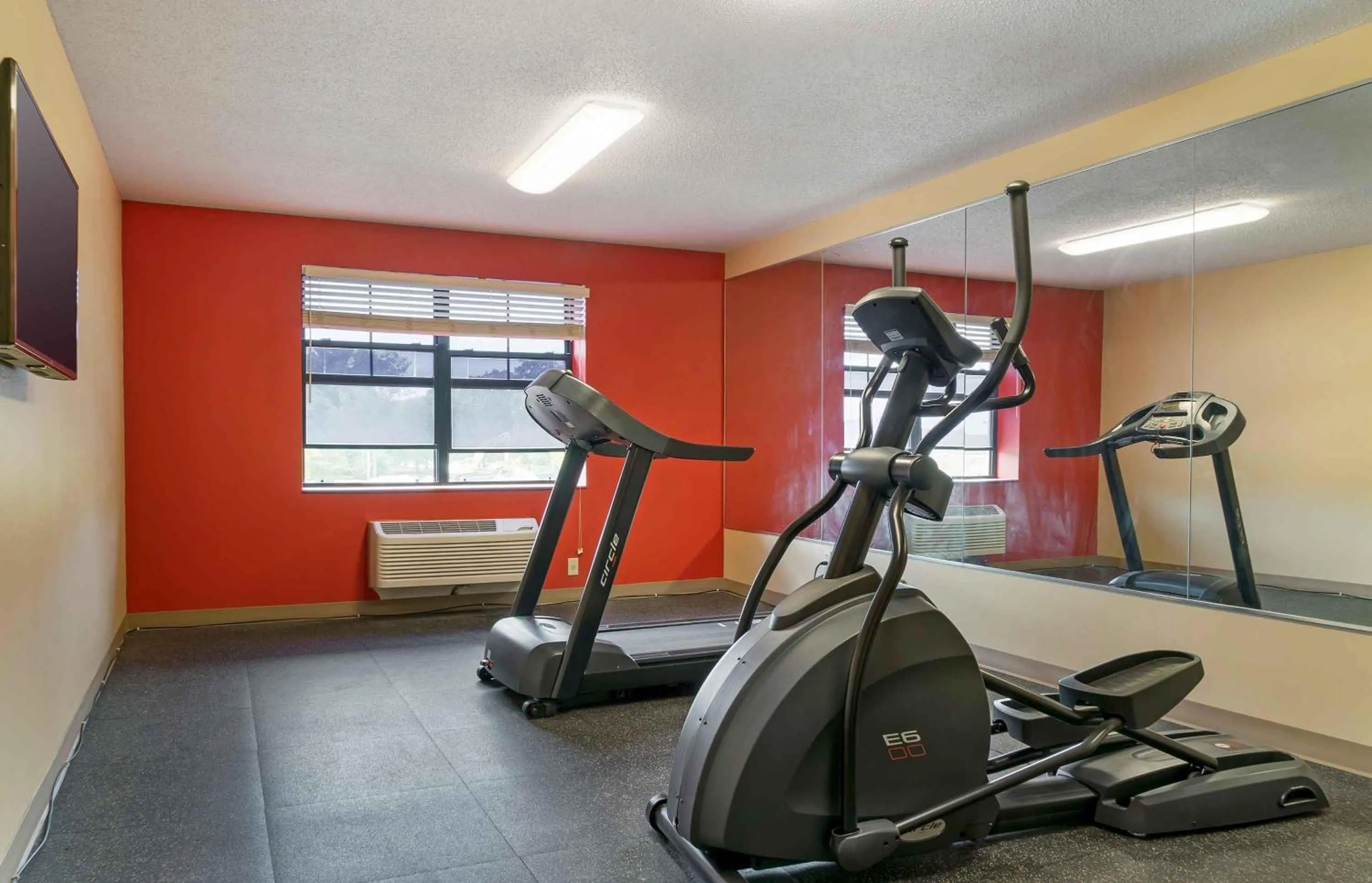 Fitness centre/facilities in Extended Stay America Suites - Detroit - Dearborn