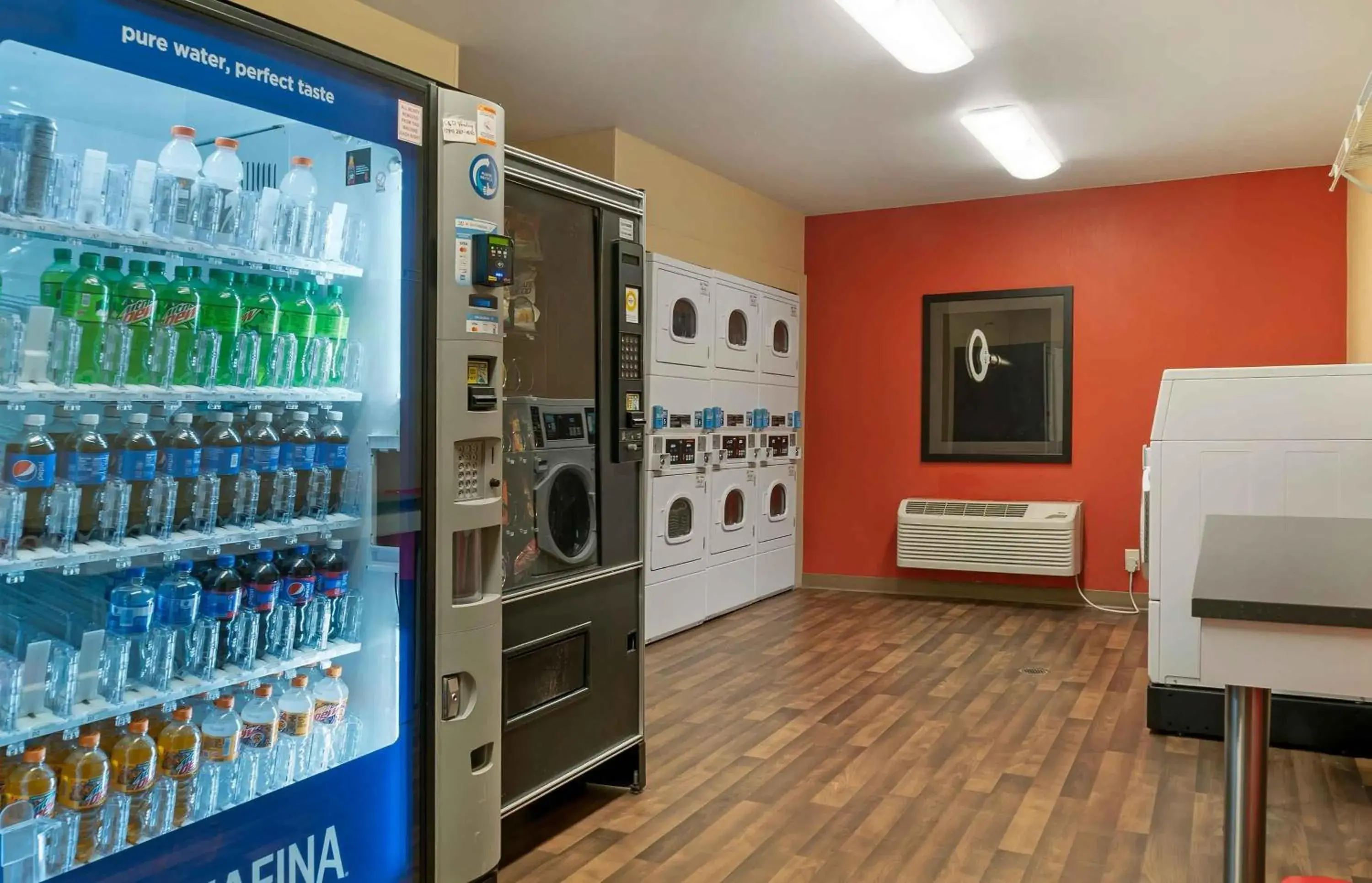 Property building in Extended Stay America Suites - Detroit - Dearborn Property building in Extended Stay America Suites - Detroit - Dearborn