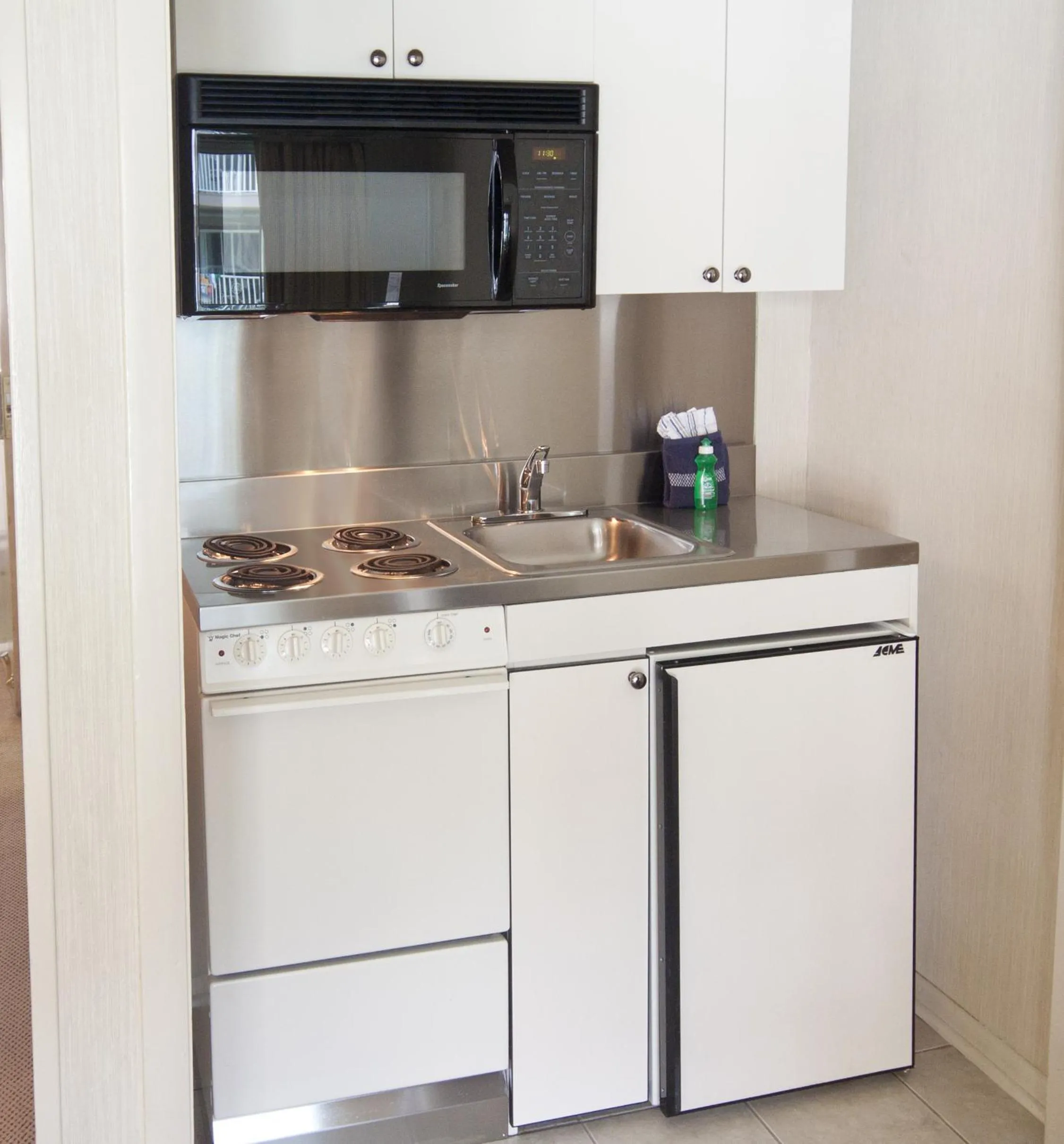 Kitchen or kitchenette in Flagship Oceanfront