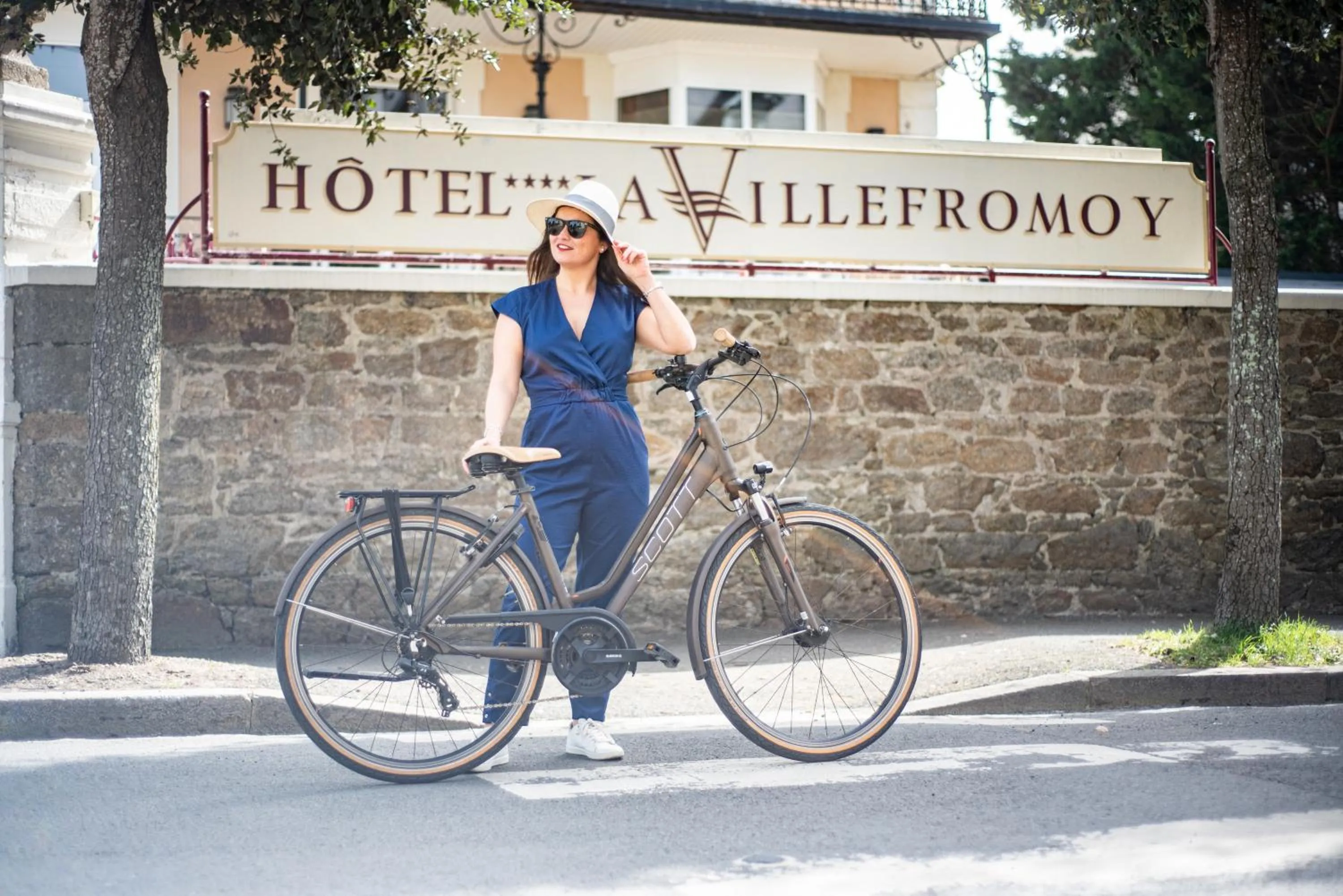 Facade/entrance in Hôtel La Villefromoy