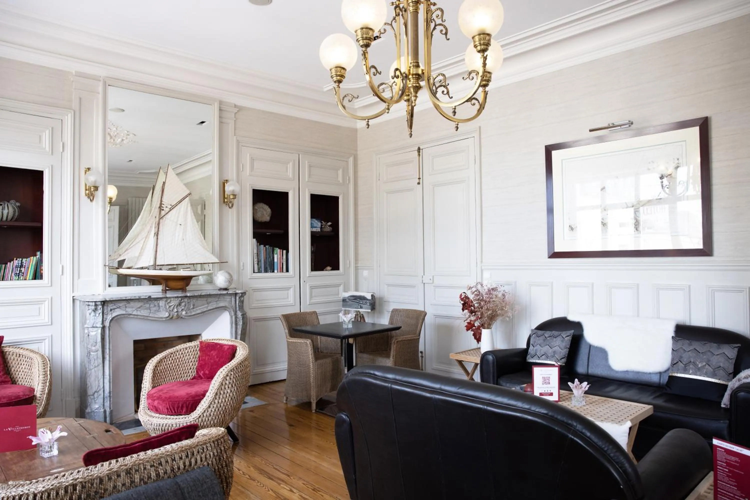 Property building in Hôtel La Villefromoy