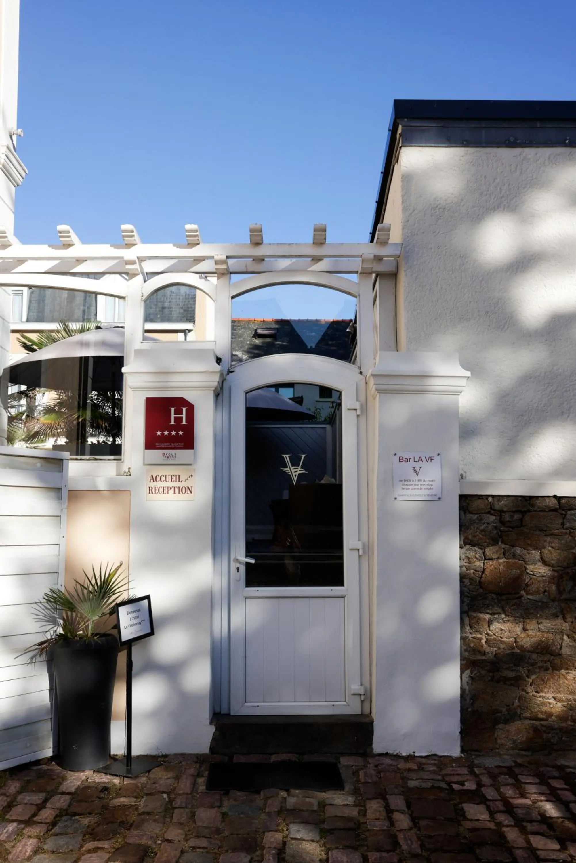 Patio in Hôtel La Villefromoy