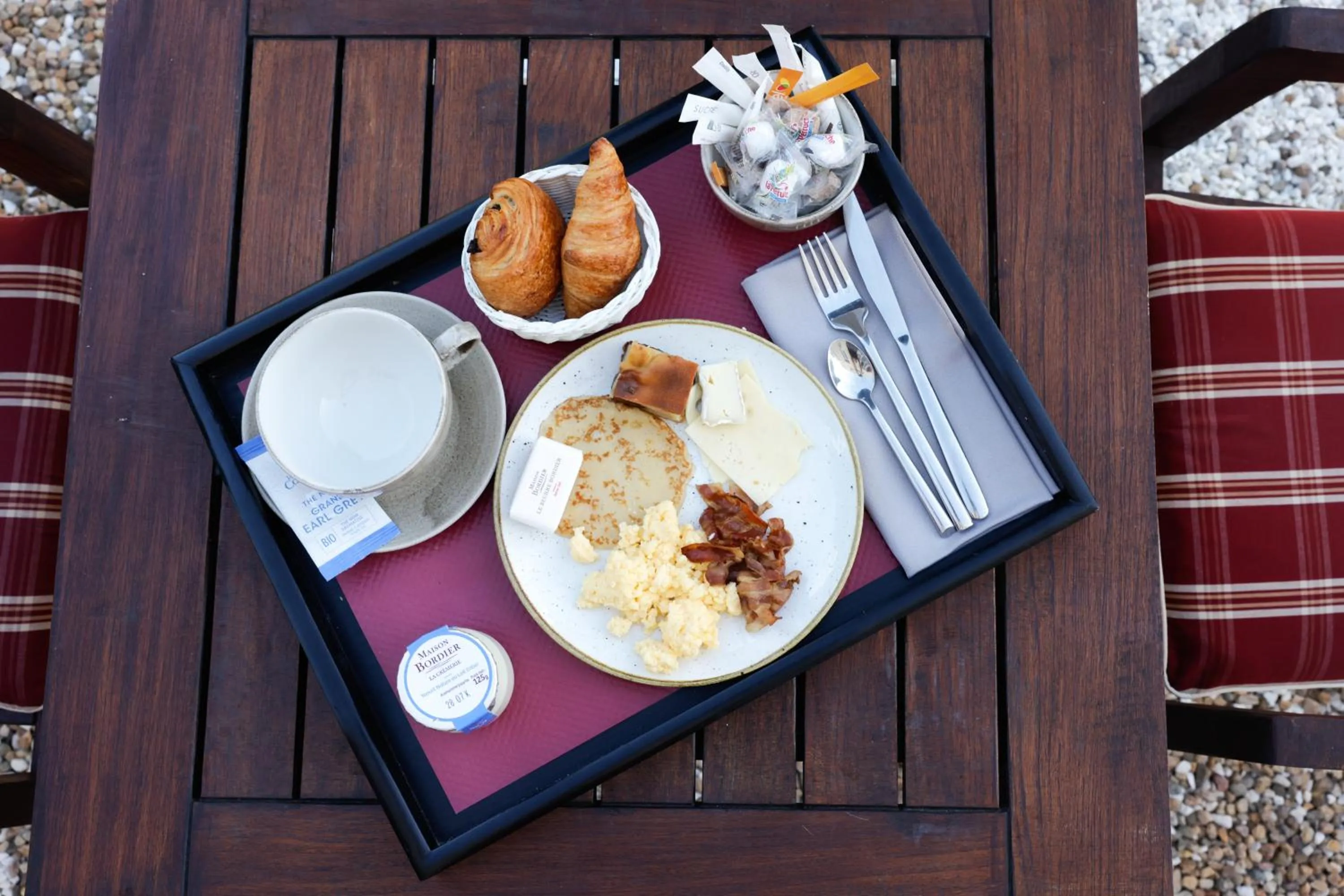 Patio in Hôtel La Villefromoy