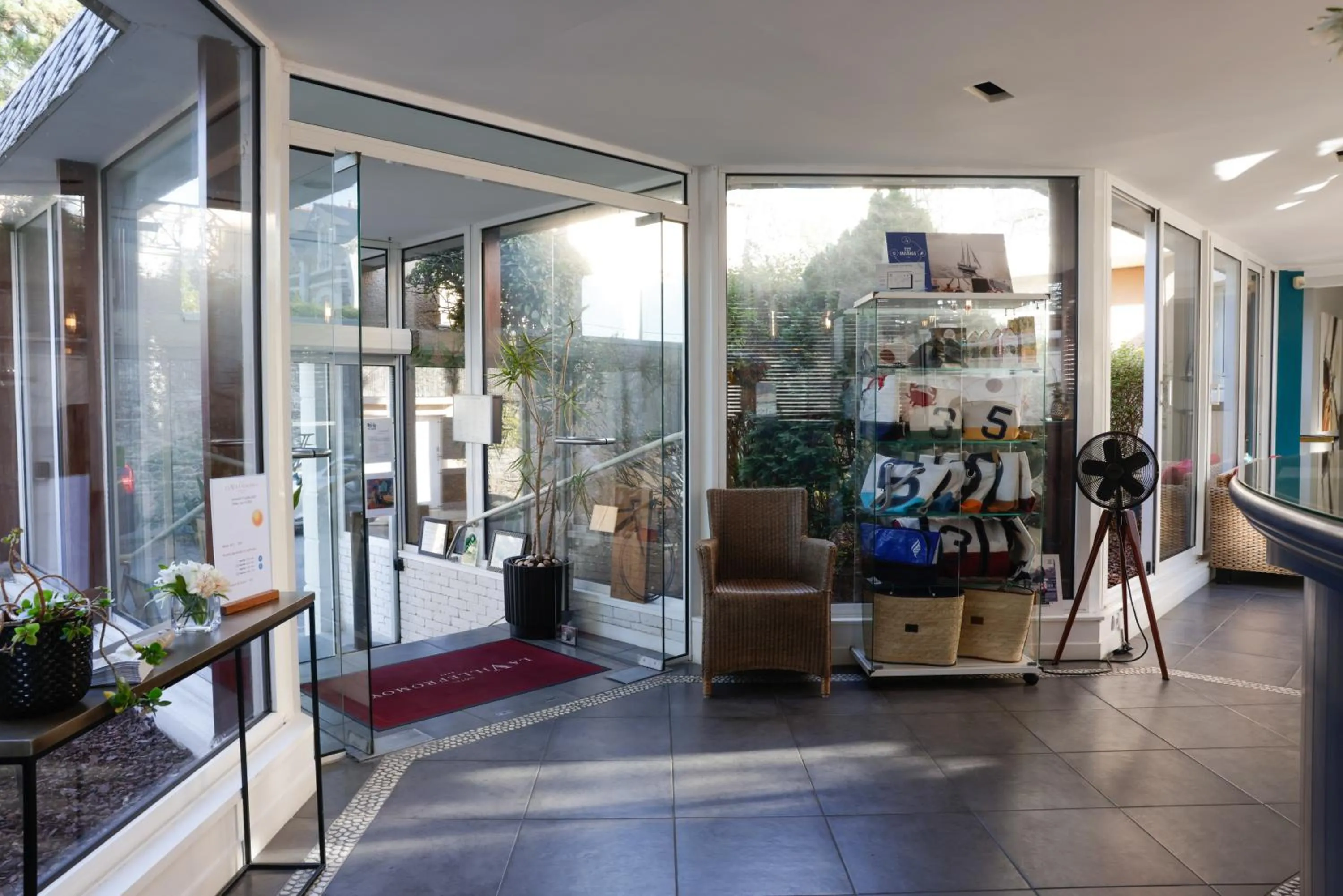 On-site shops in Hôtel La Villefromoy