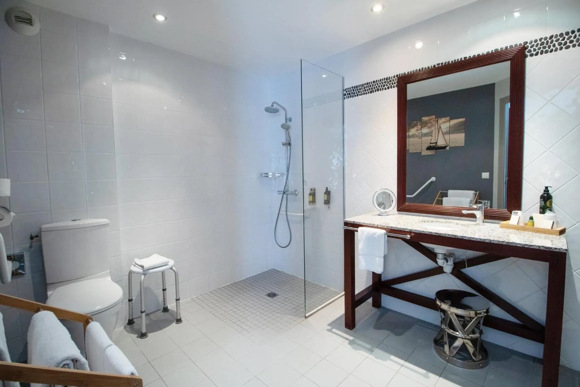 Shower in Hôtel La Villefromoy
