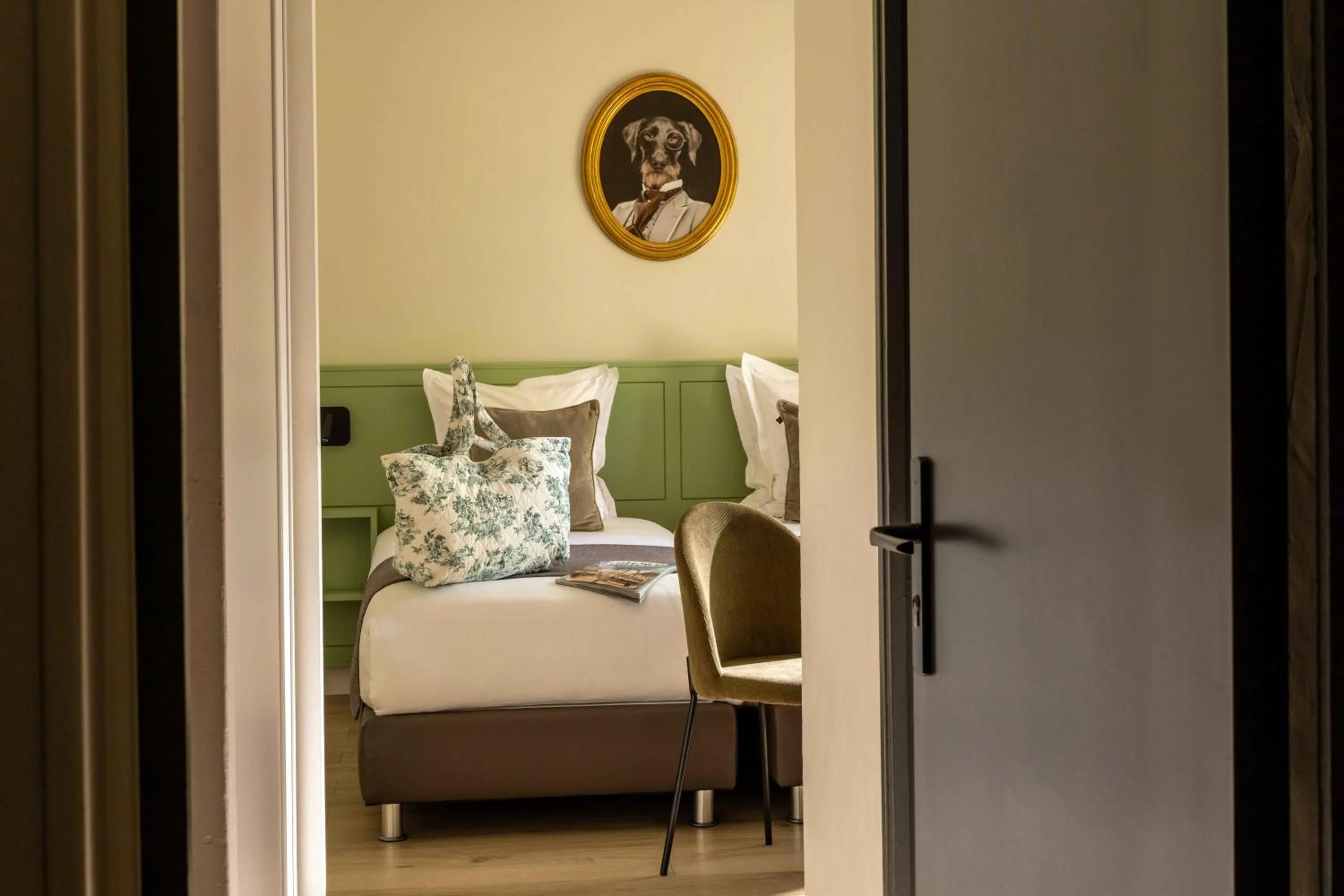 View (from property/room), Bed in Hôtel Le Pré Galoffre