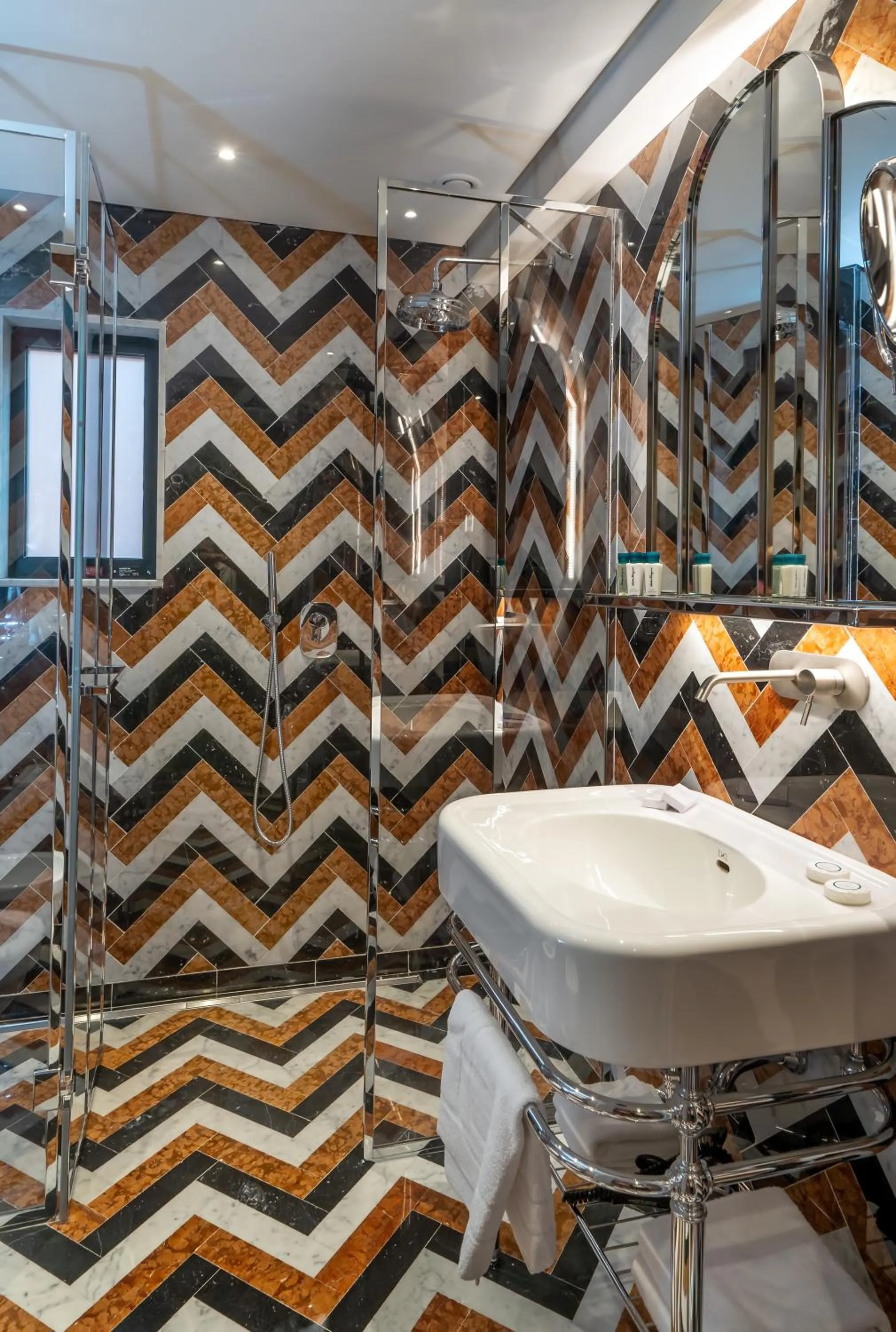 Bathroom in Hotel Calimala Florence