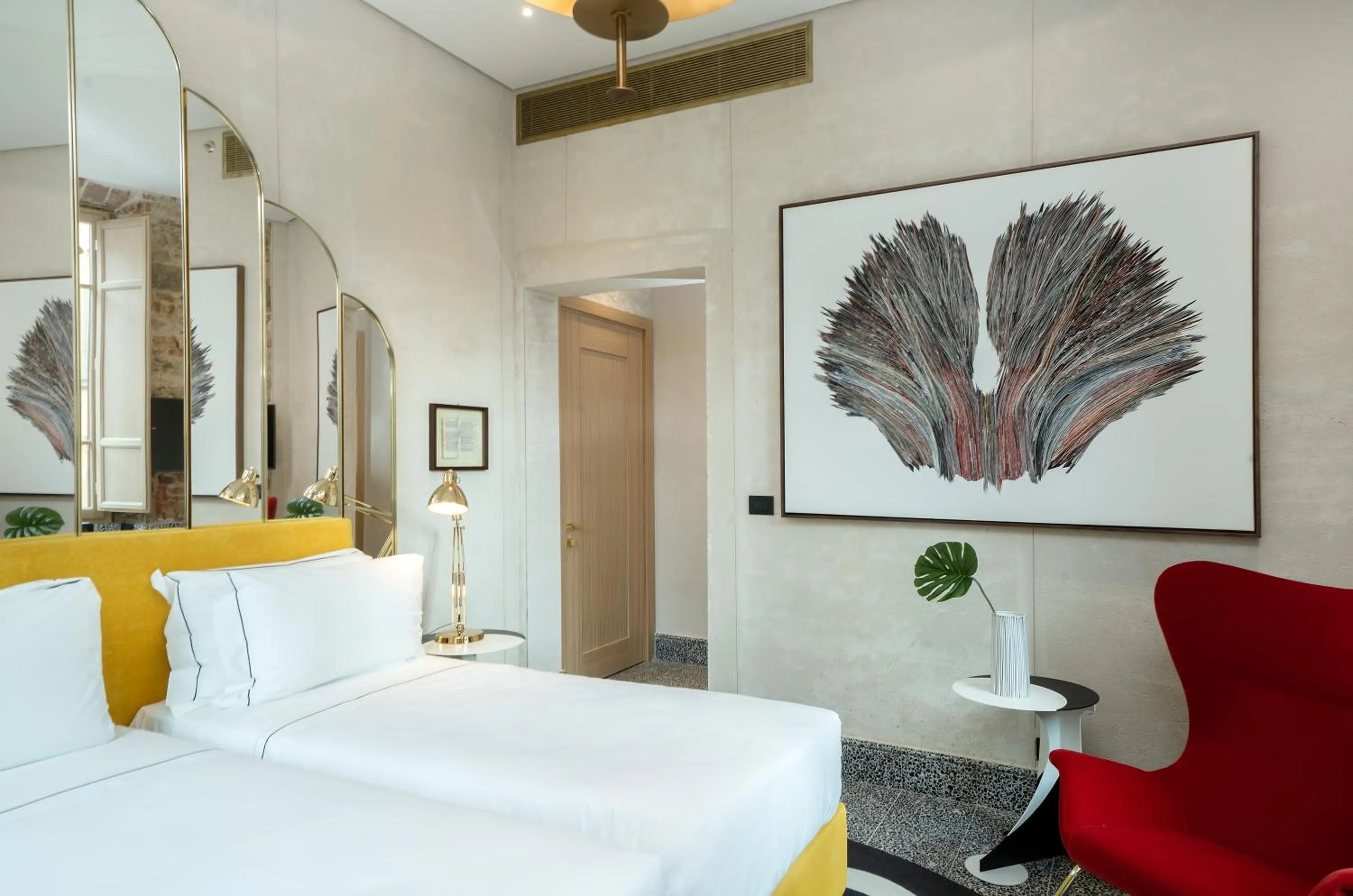 Photo of the whole room, Bed in Hotel Calimala Florence