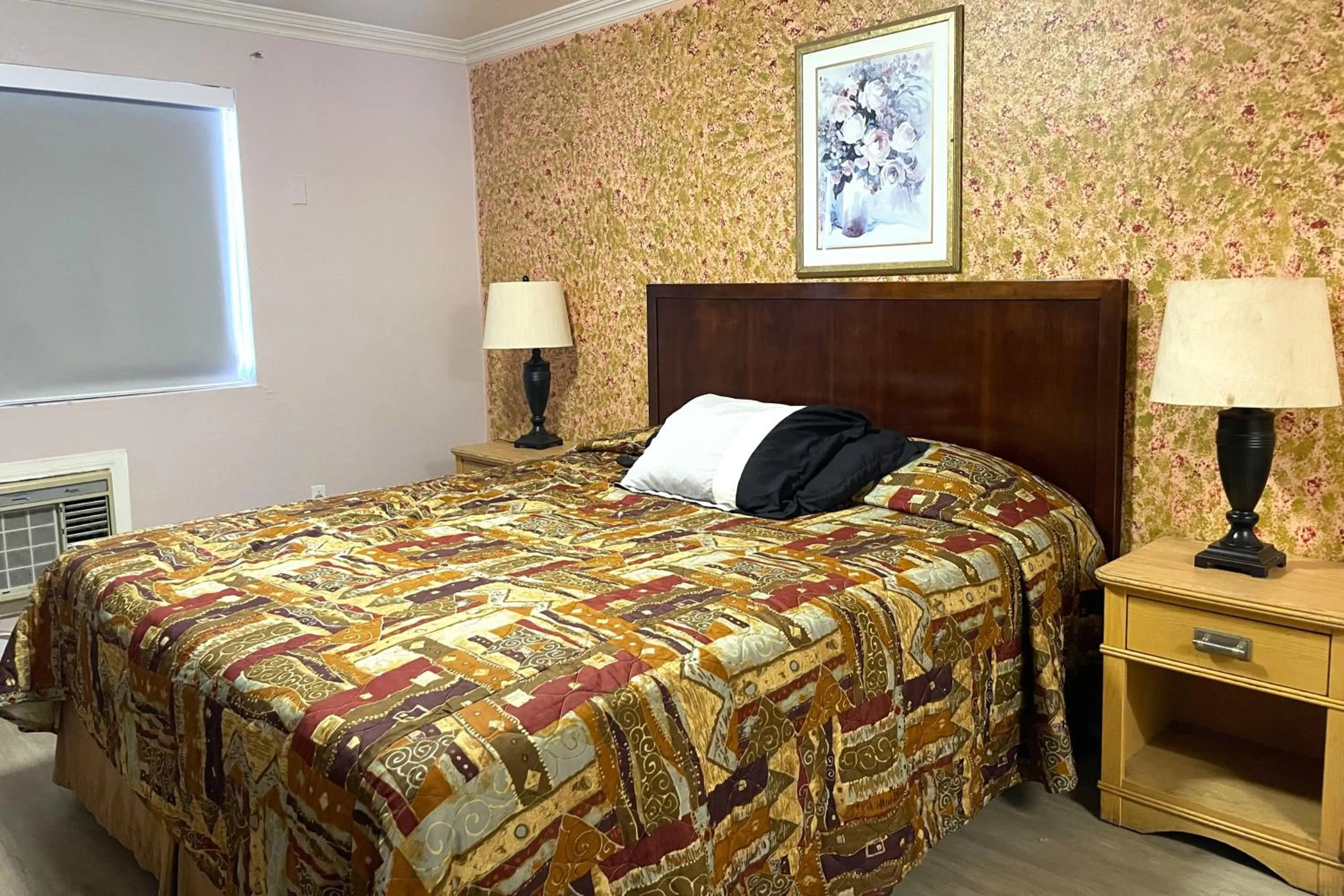 Bedroom, Bed in Travel Inn Downtown LA