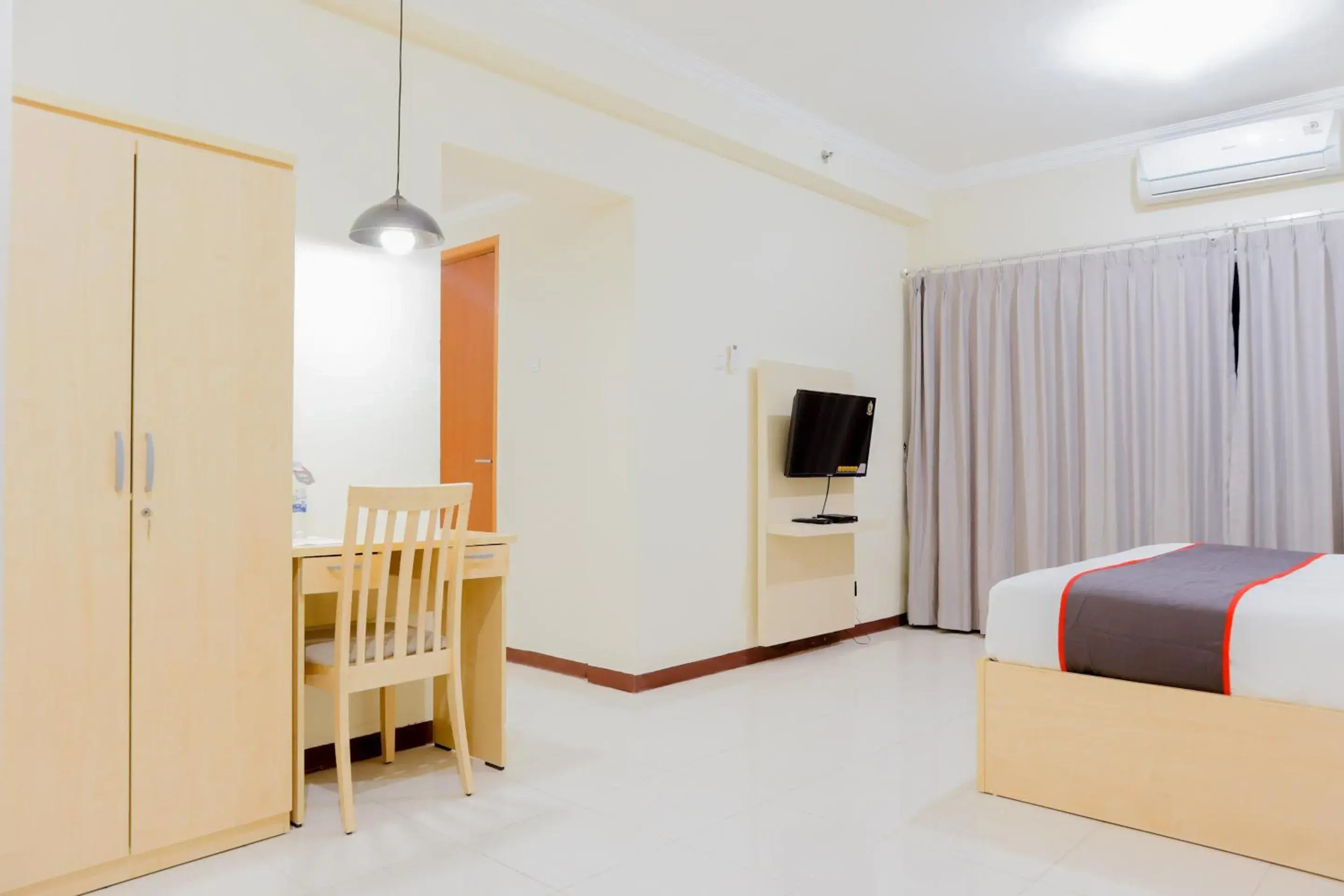 Bedroom, TV/Entertainment Center in Collection O 6 Grand Palace Kemayoran