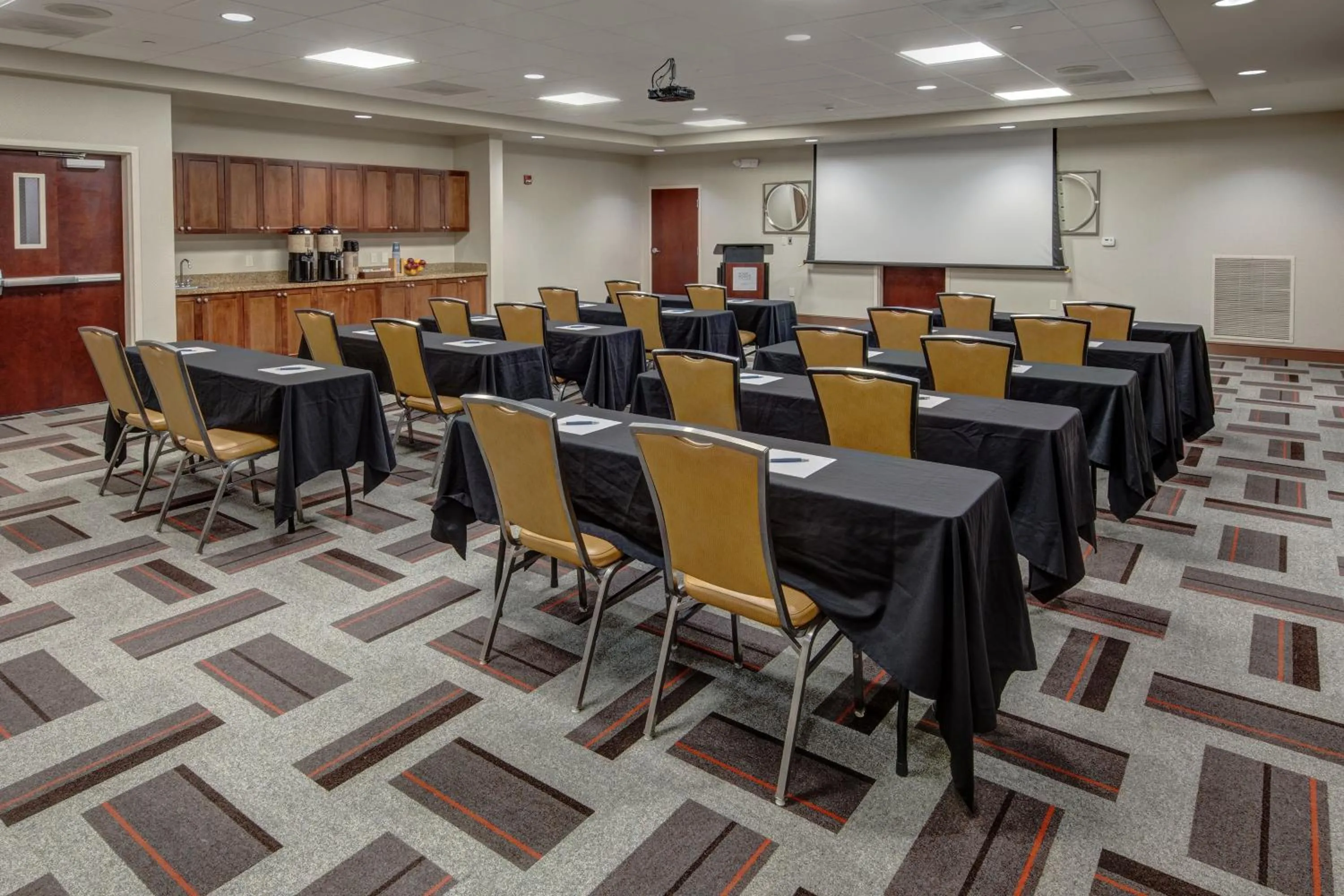 Meeting/conference room in Four Points by Sheraton Memphis Southwind