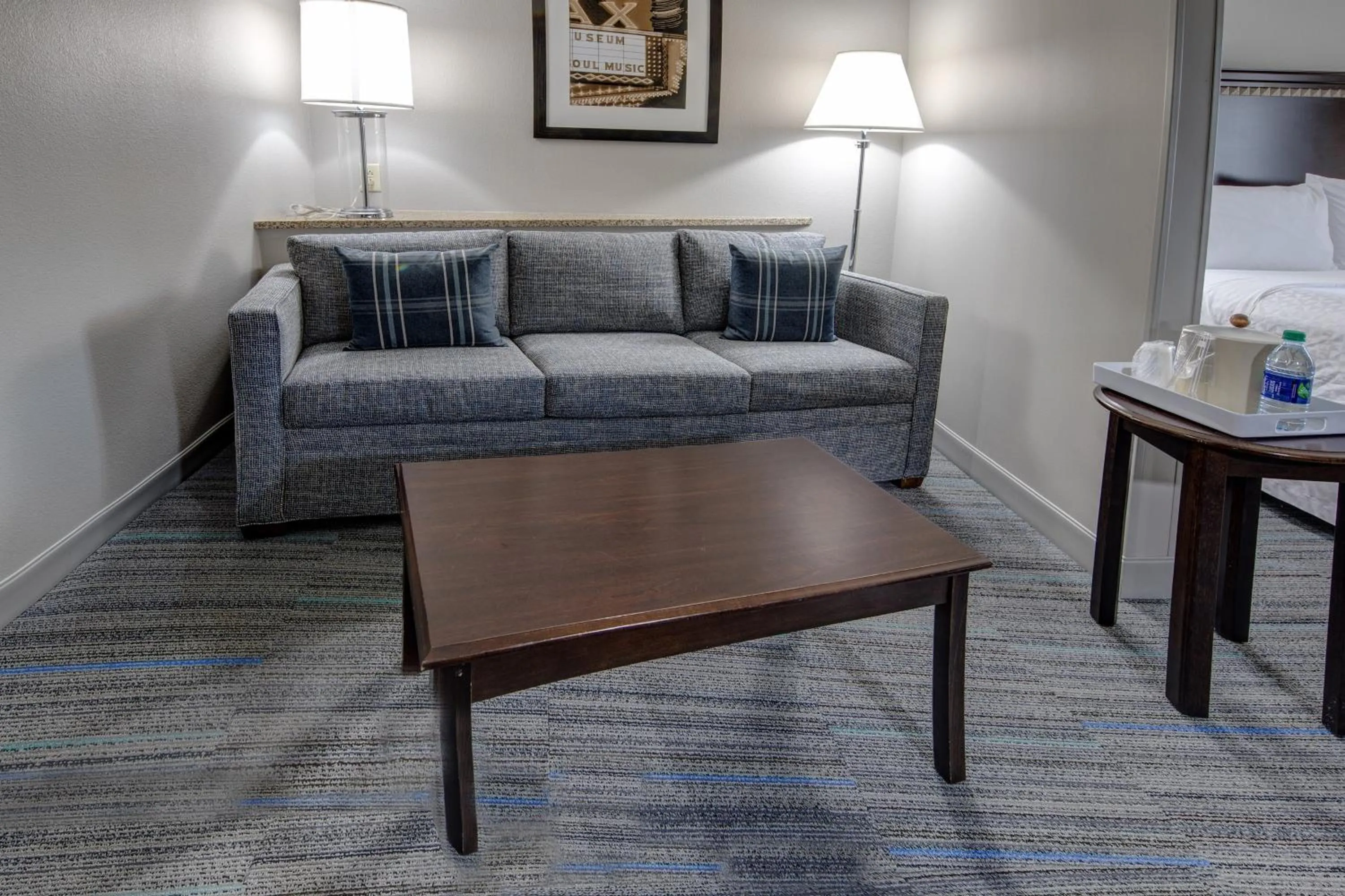 Living room in Four Points by Sheraton Memphis Southwind