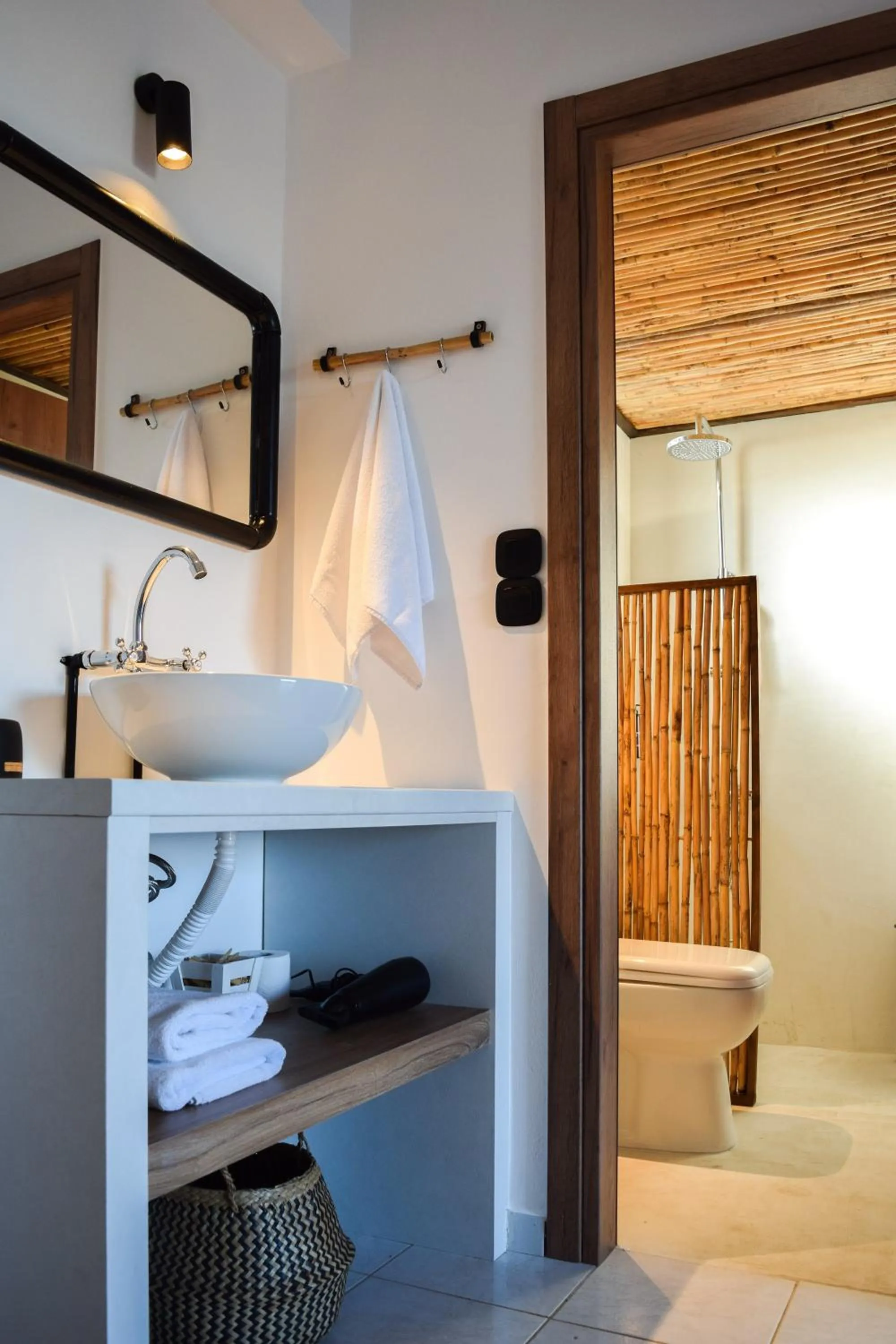 Bathroom, Bed in Kanso Rooms