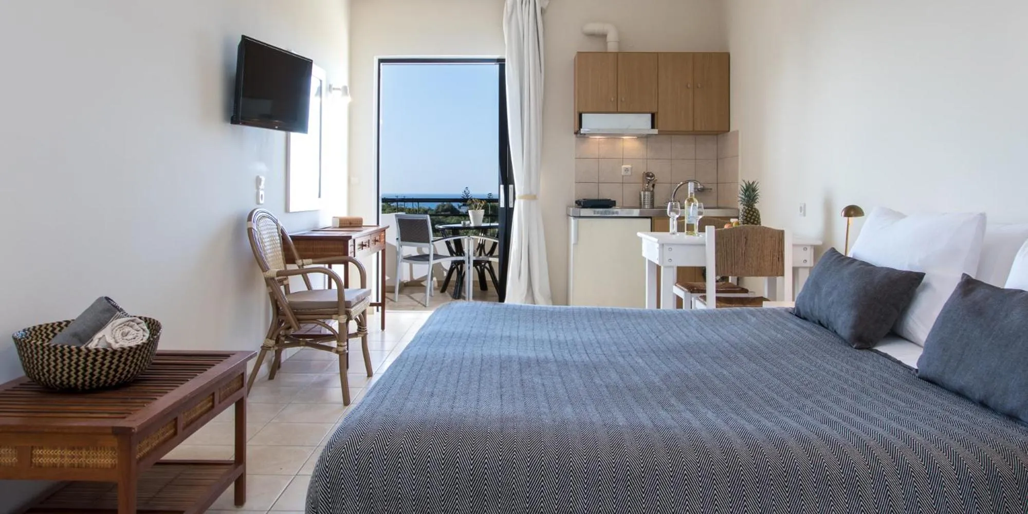 Photo of the whole room, Bed in Kanso Rooms