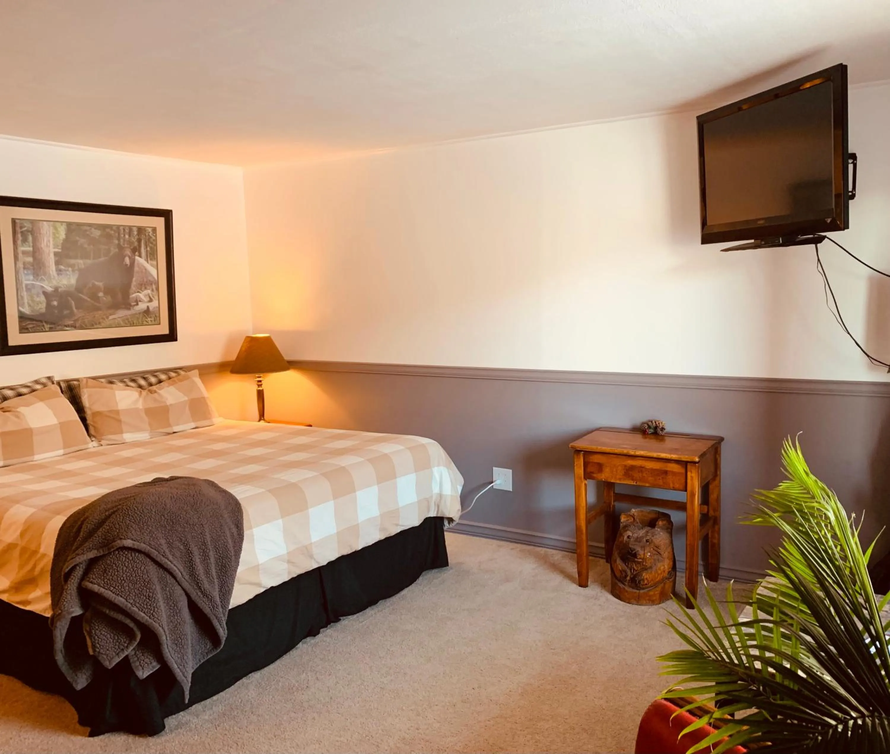 Photo of the whole room, Bed in Ledge Rock at Whiteface