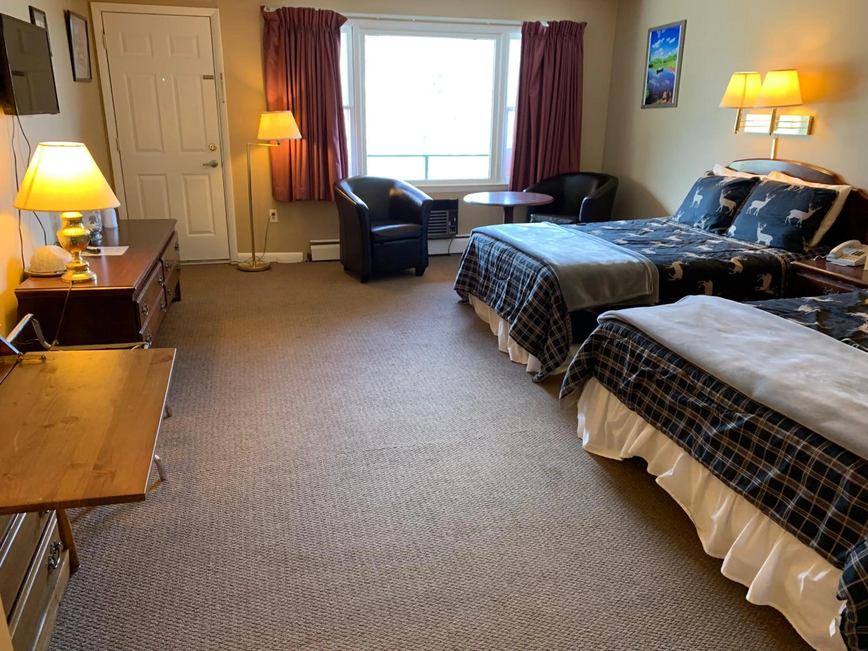 Photo of the whole room, Bed in Ledge Rock at Whiteface
