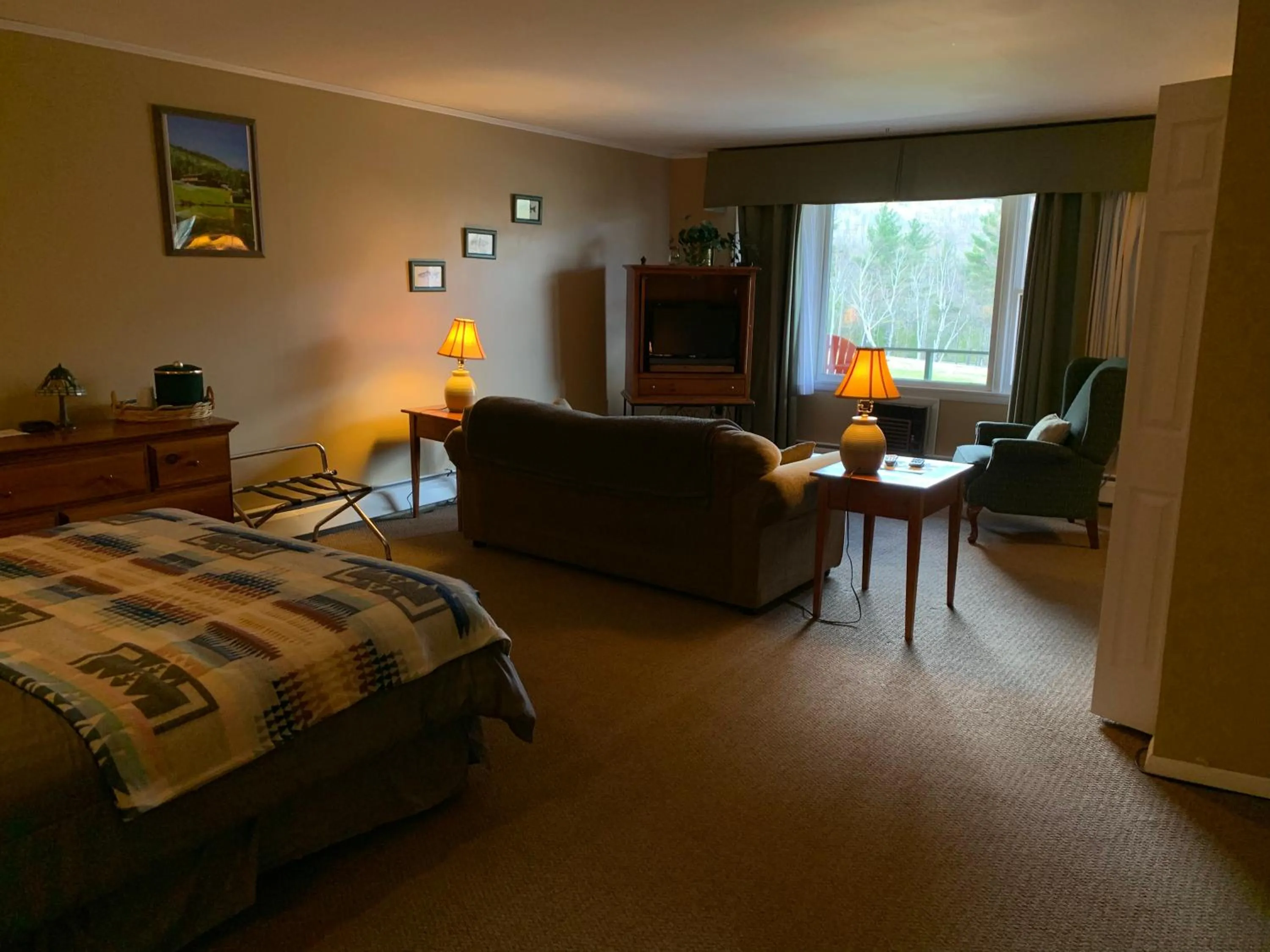 Living room, Bed in Ledge Rock at Whiteface