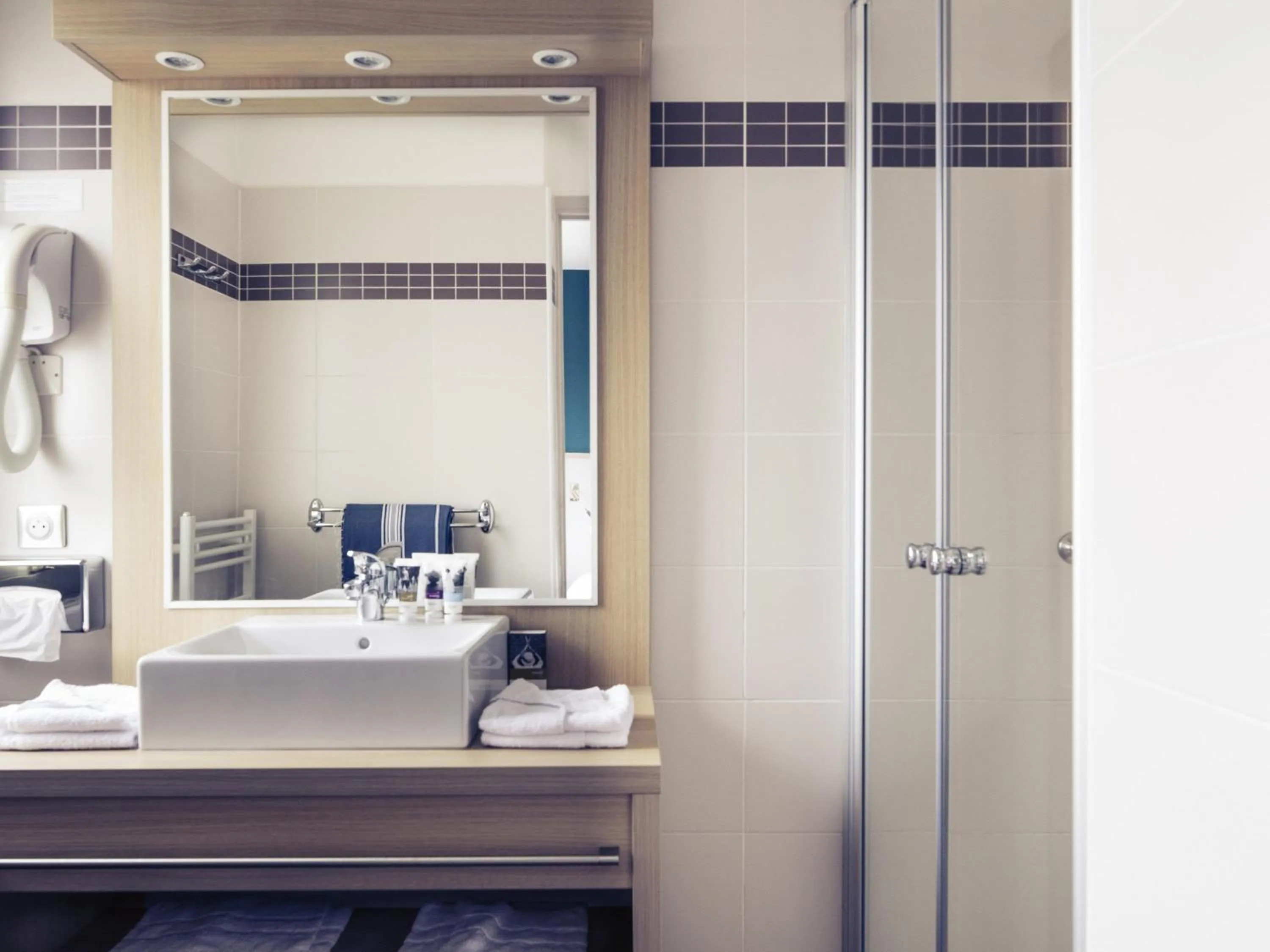 Bedroom in Mercure Villeneuve Loubet Plage