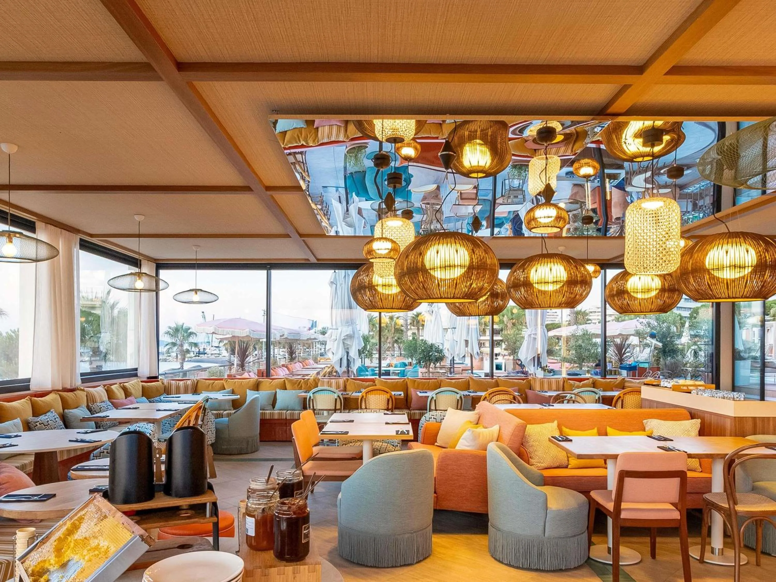 Restaurant/places to eat in Mercure Villeneuve Loubet Plage